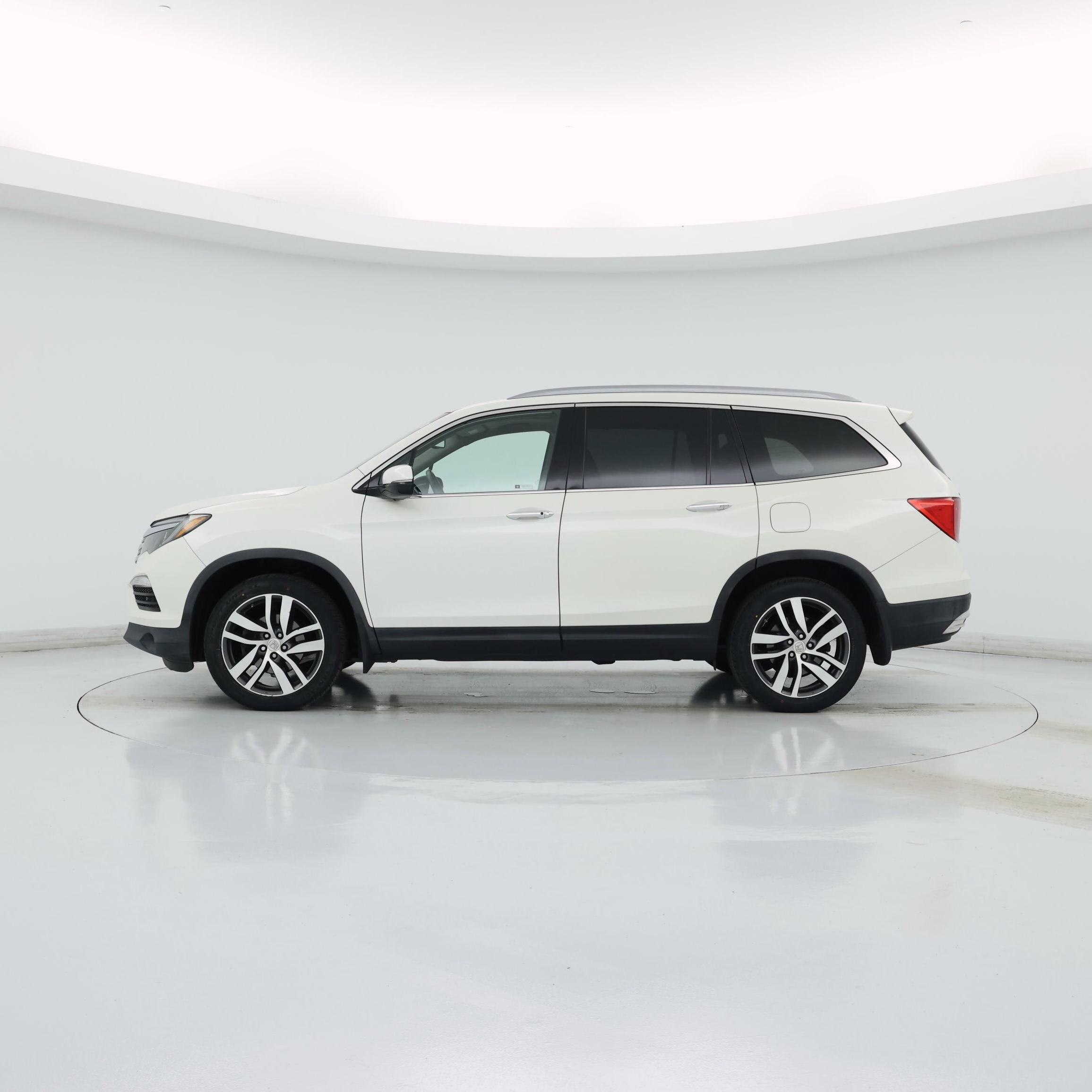 Thumbnail: 2017 Honda Pilot - 3