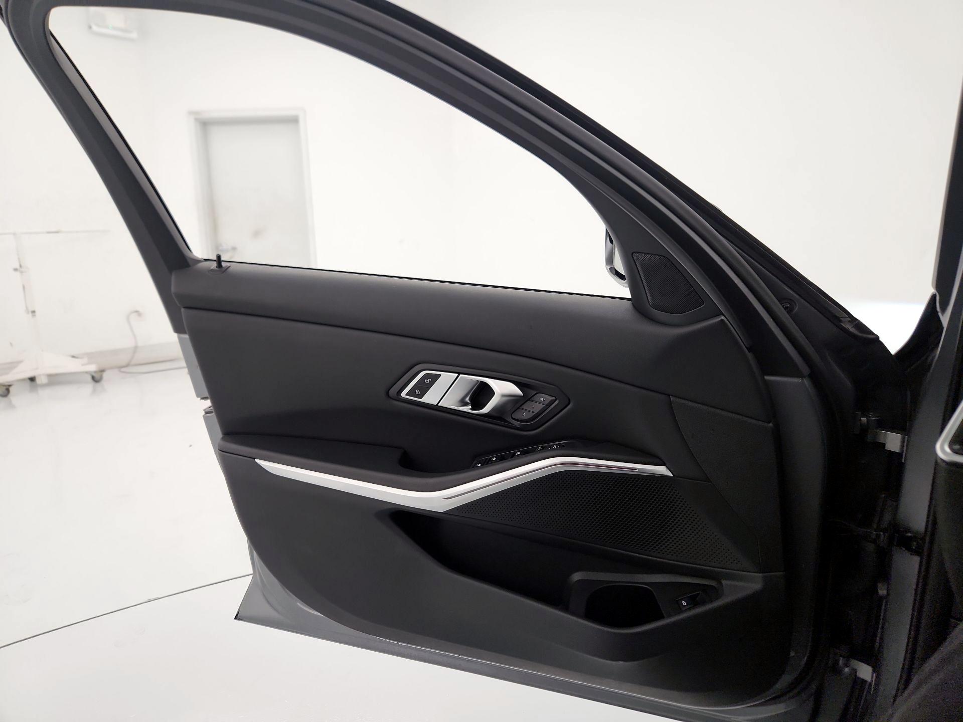 Thumbnail: 2023 BMW 3 Series - 12