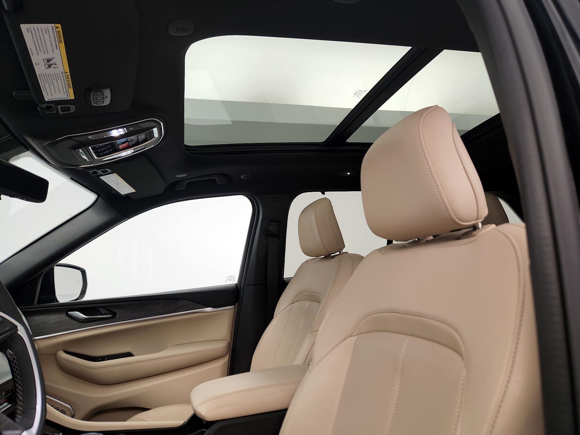 Thumbnail: 2024 Jeep Grand Cherokee - 20