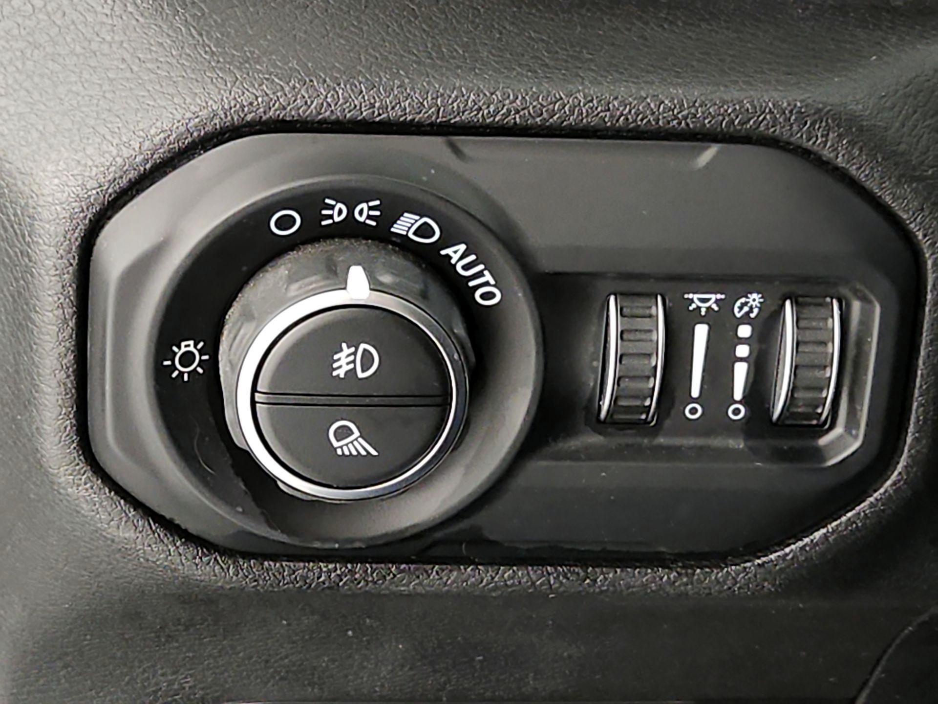 Thumbnail: 2020 Jeep Gladiator - 13