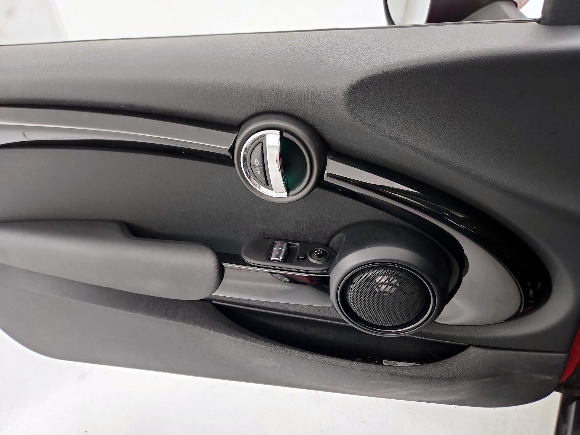 Thumbnail: 2017 MINI Cooper Hardtop - 12