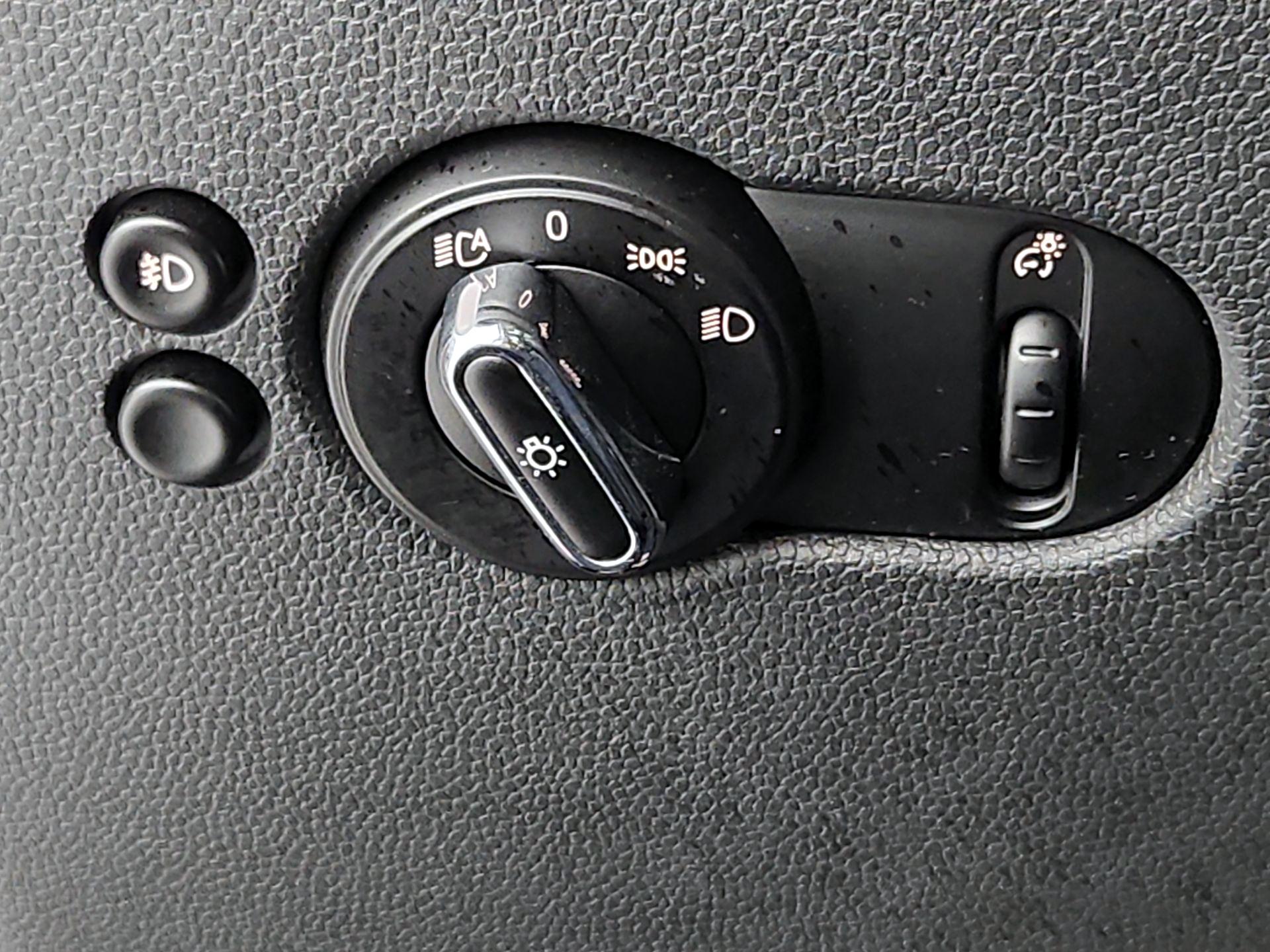 Thumbnail: 2017 MINI Cooper Hardtop - 13