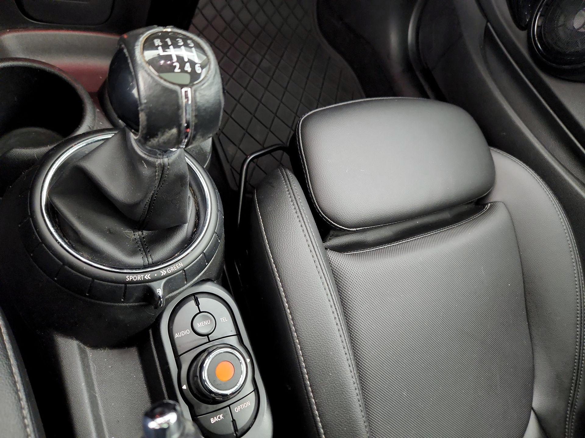 Thumbnail: 2017 MINI Cooper Hardtop - 17