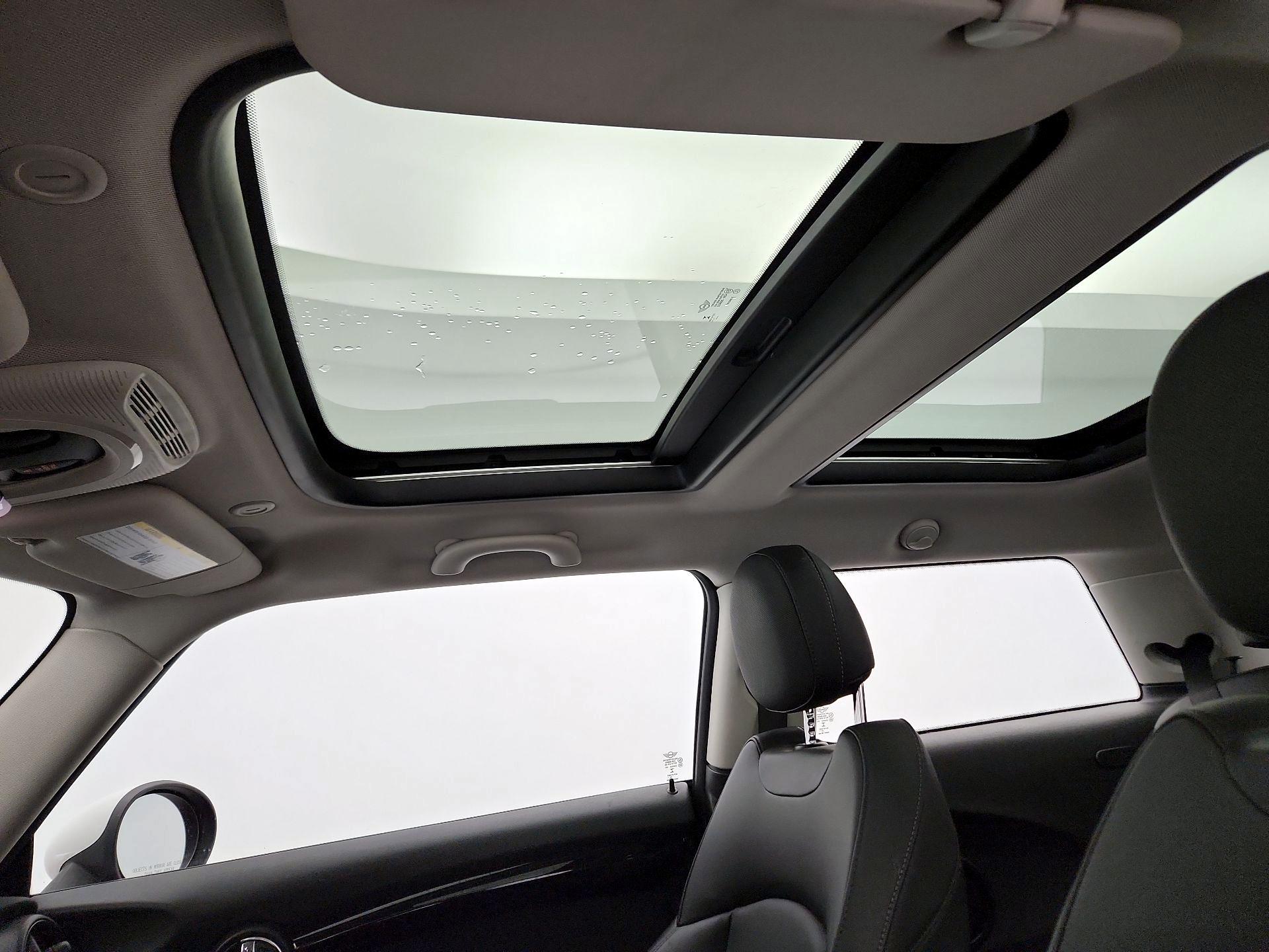 Thumbnail: 2017 MINI Cooper Hardtop - 19