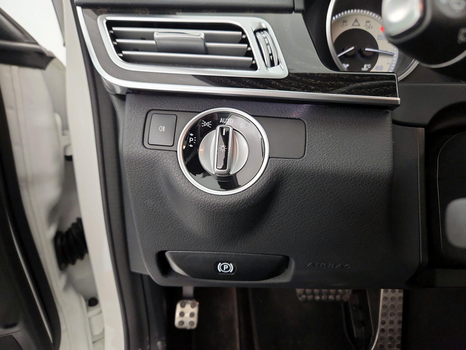 Thumbnail: 2015 Mercedes-Benz E-Class - 13