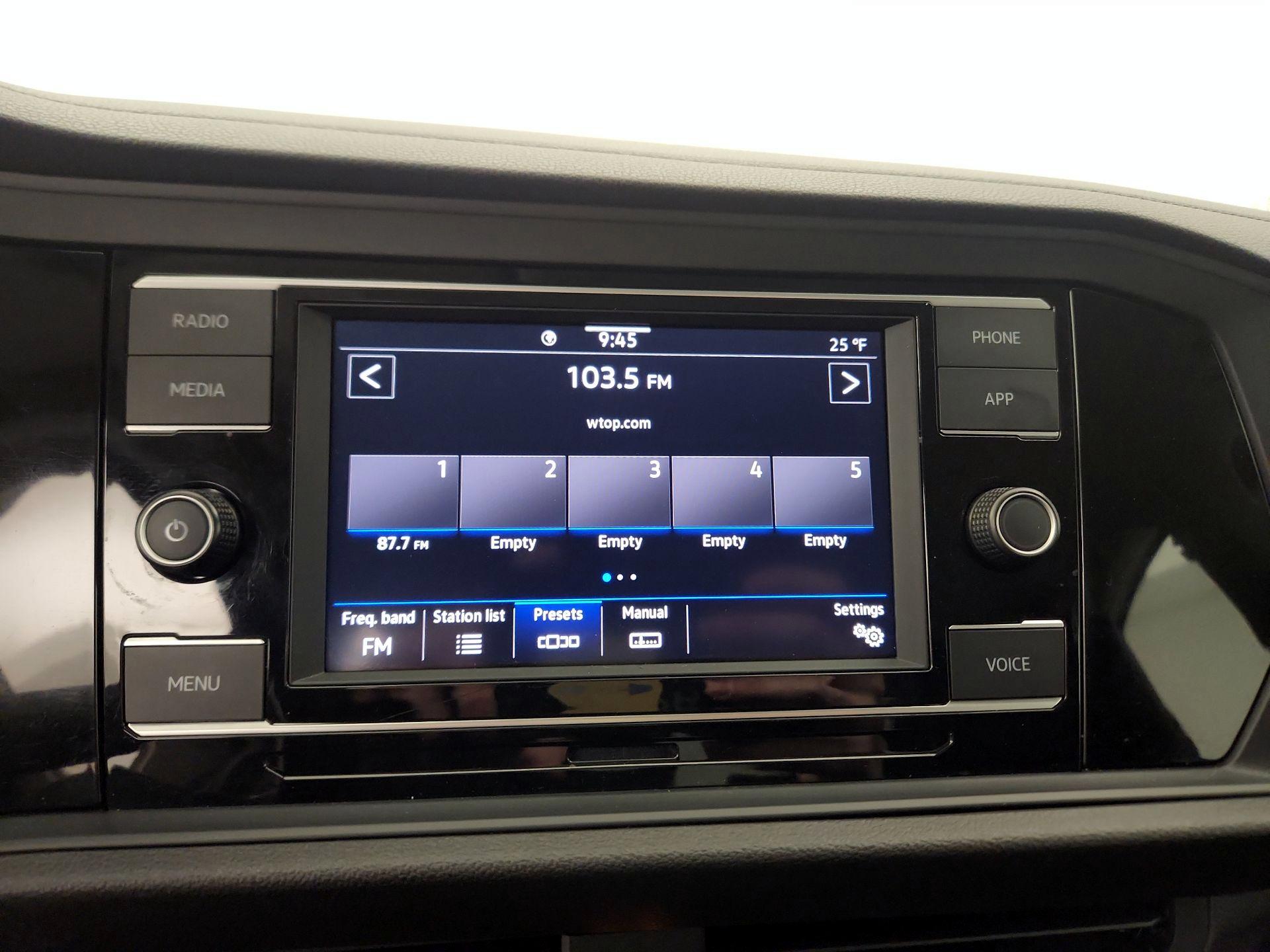 Thumbnail: 2023 Volkswagen Jetta - 15