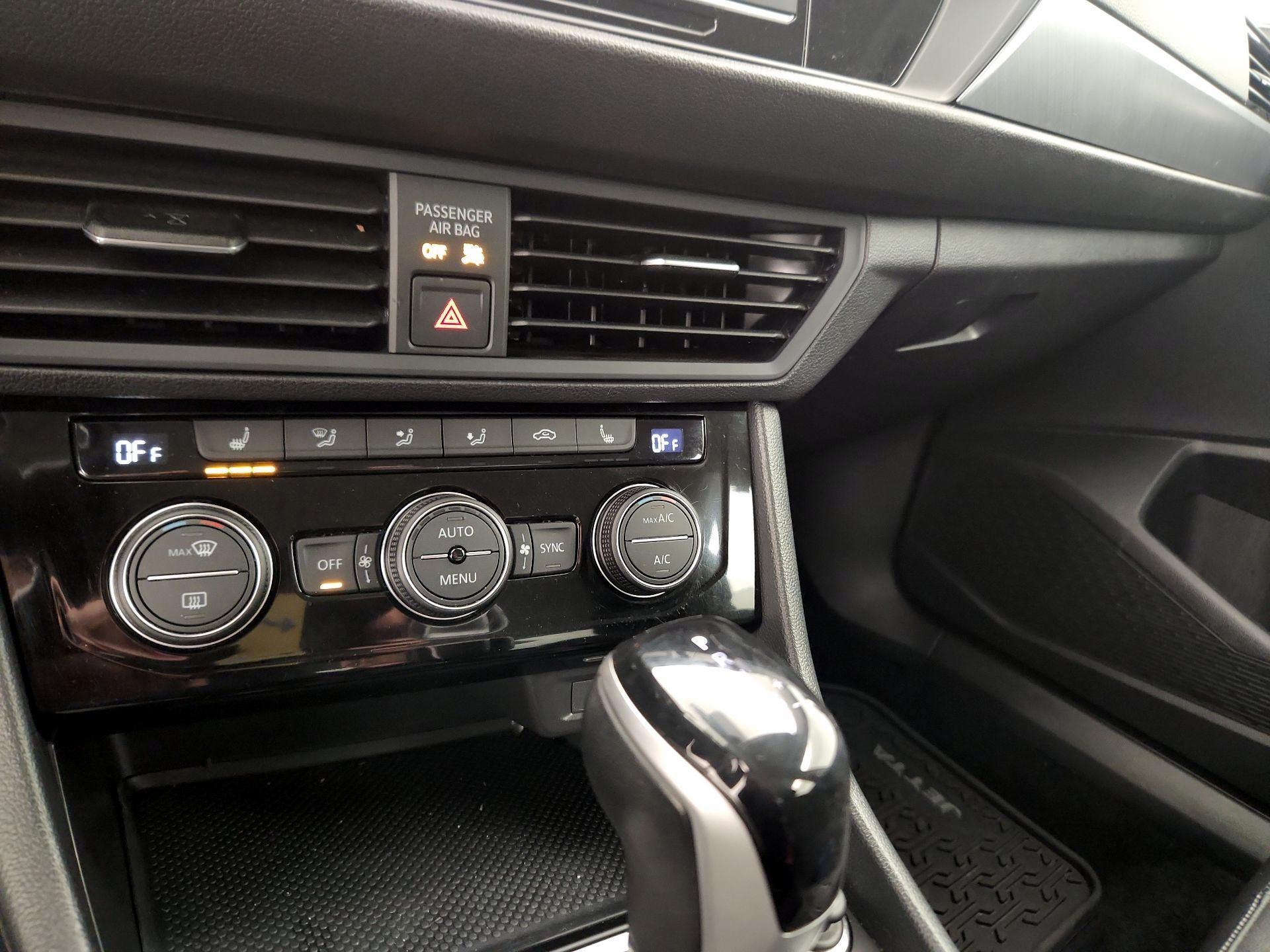 Thumbnail: 2023 Volkswagen Jetta - 16