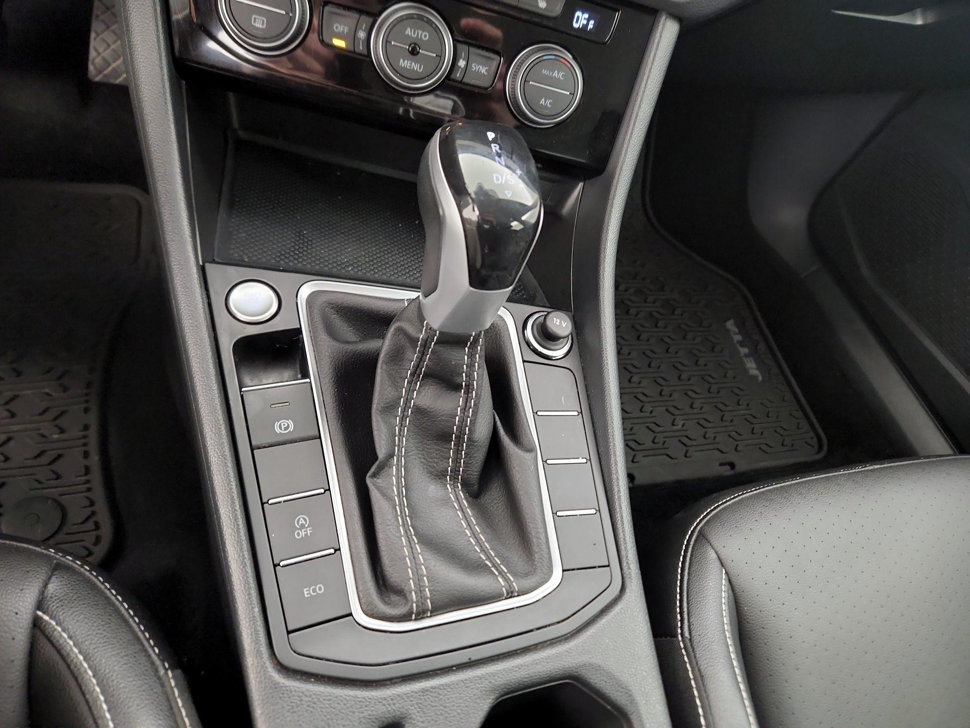 Thumbnail: 2023 Volkswagen Jetta - 17