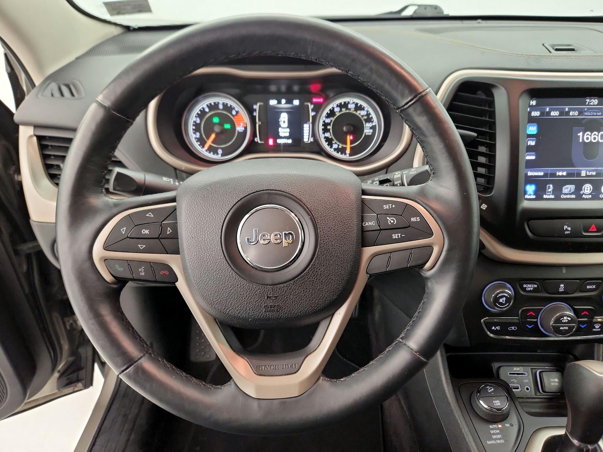 Thumbnail: 2016 Jeep Cherokee - 10