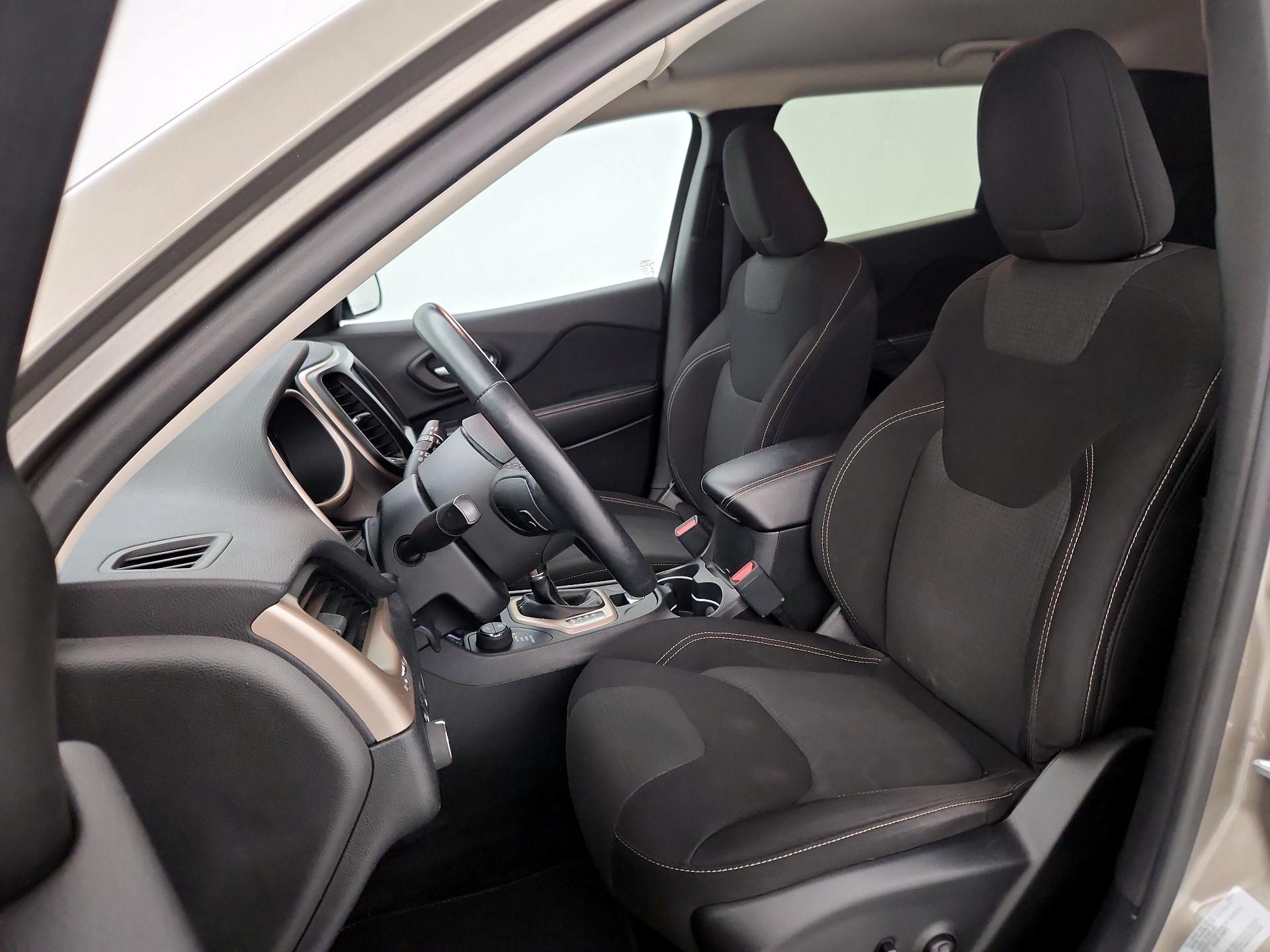 Thumbnail: 2016 Jeep Cherokee - 11