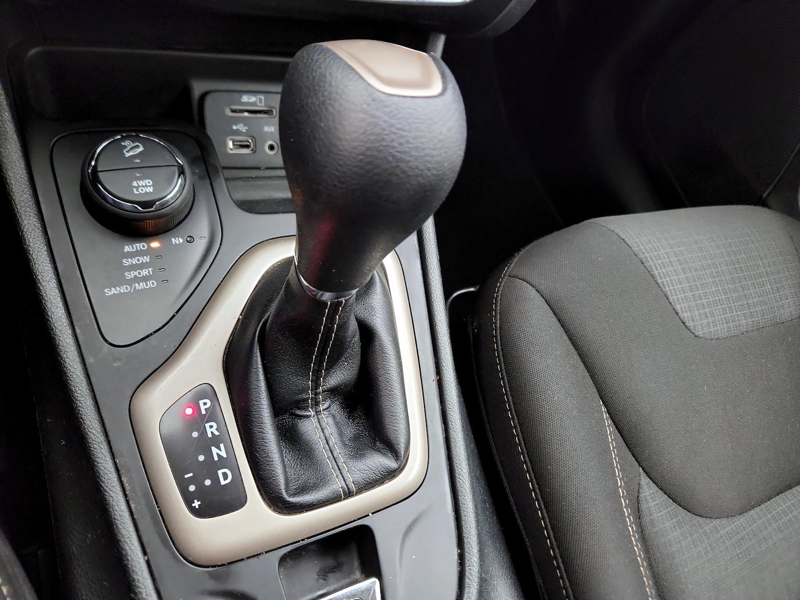 2016 Jeep Cherokee Latitude - Photo 19
