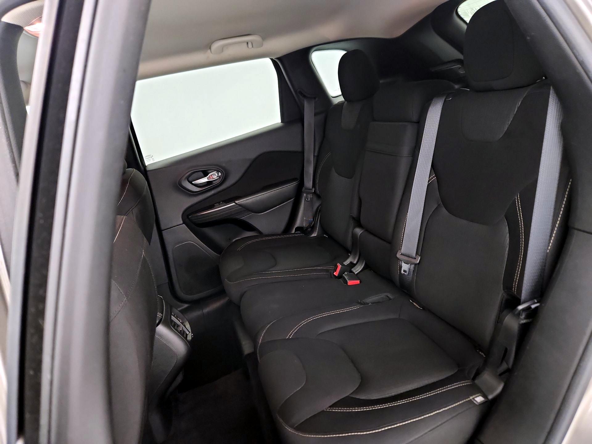 Thumbnail: 2016 Jeep Cherokee - 19