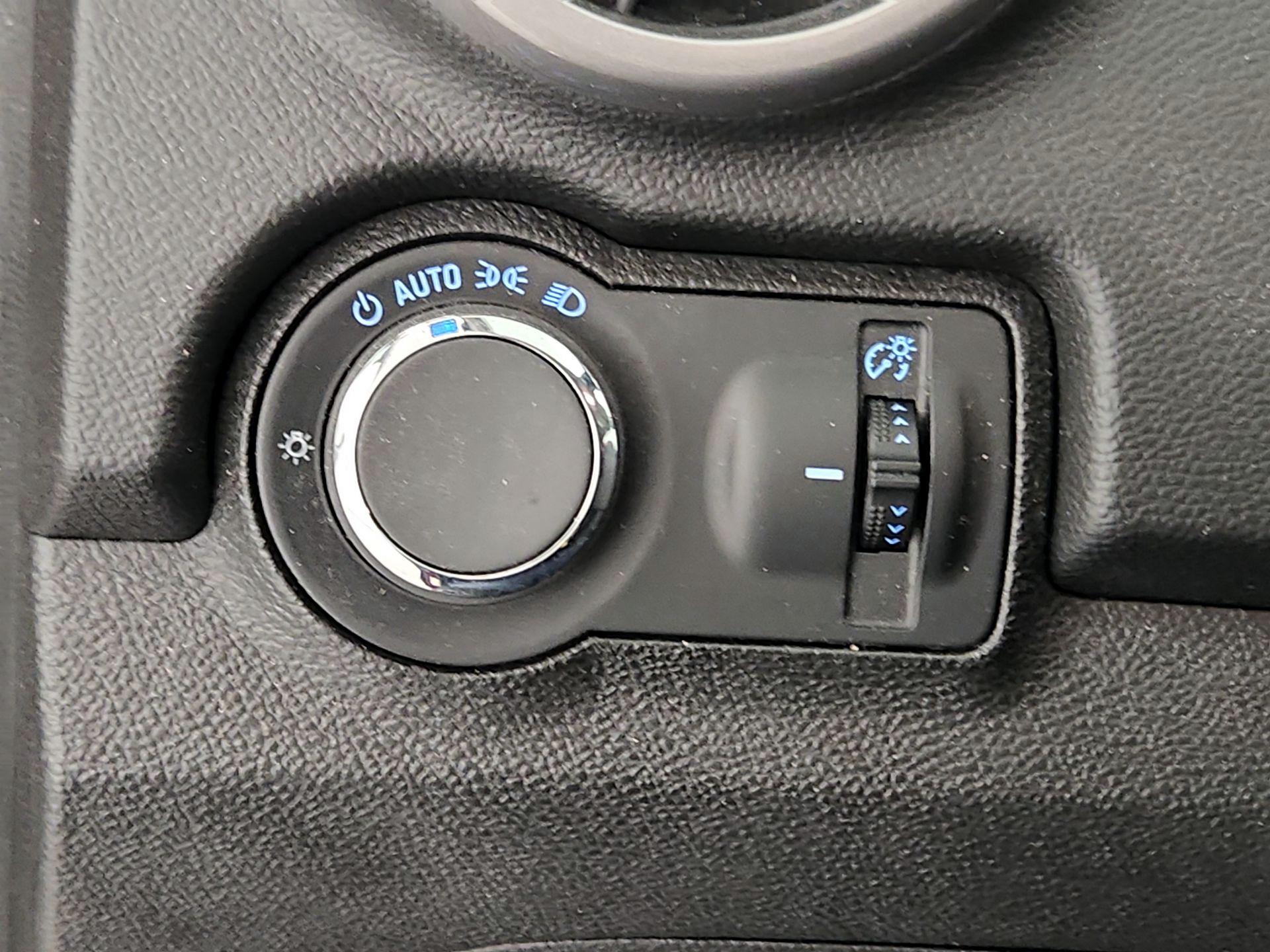 Thumbnail: 2016 Chevrolet Trax - 13