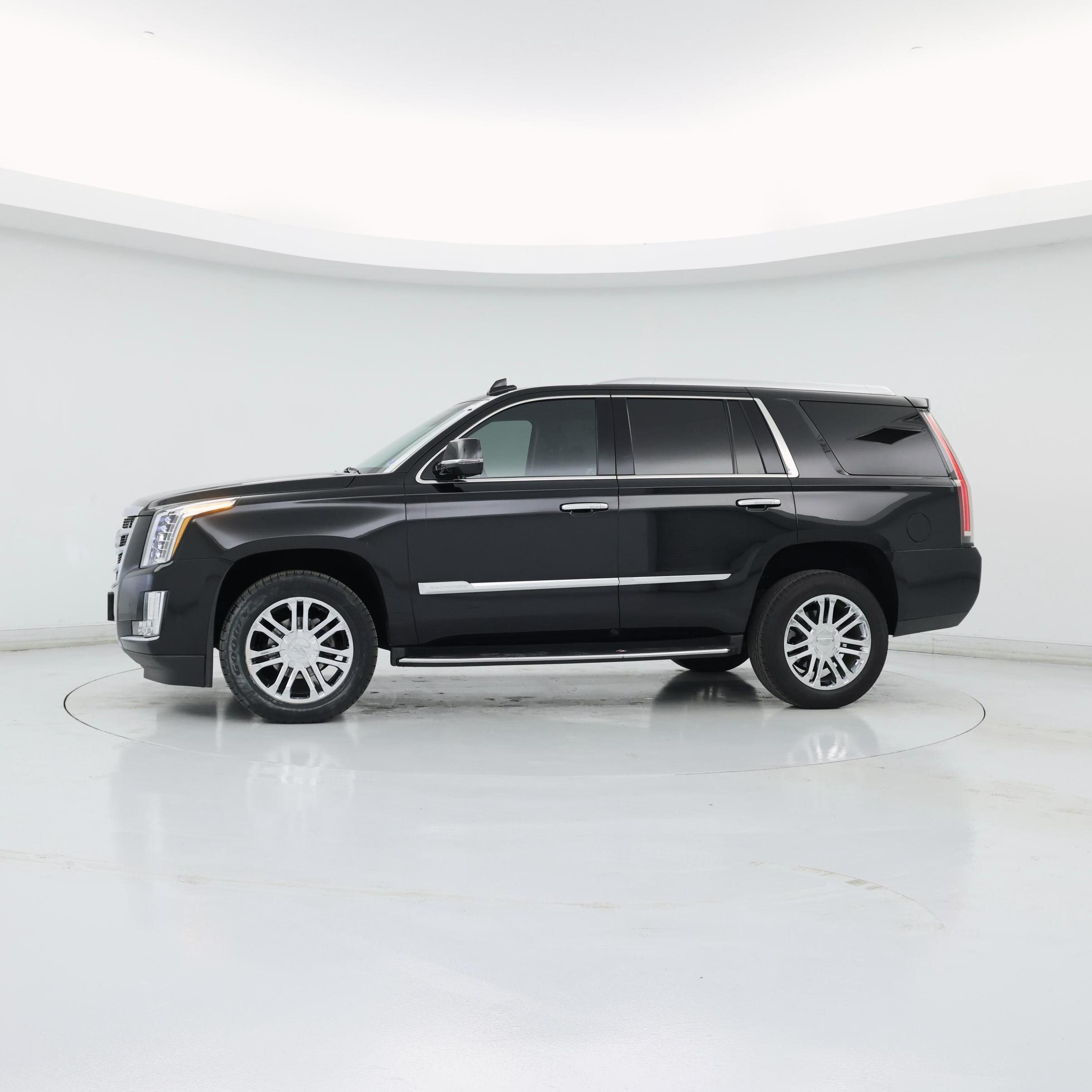 Thumbnail: 2017 Cadillac Escalade - 3