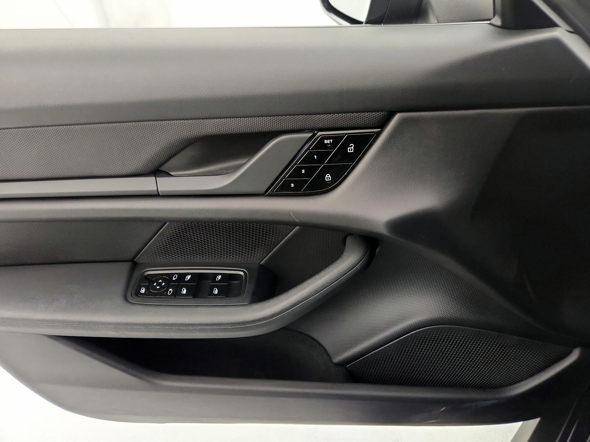 Thumbnail: 2021 Porsche Taycan - 12