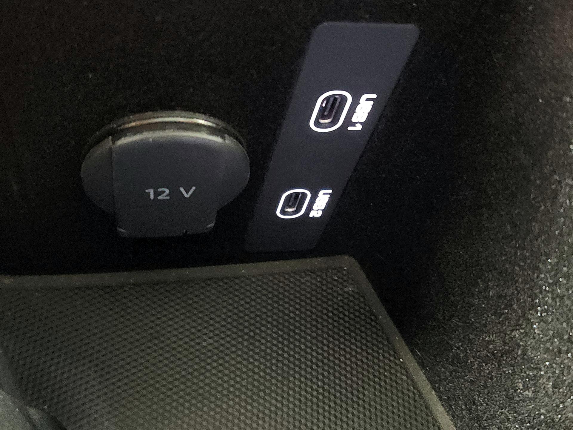 Thumbnail: 2021 Porsche Taycan - 18