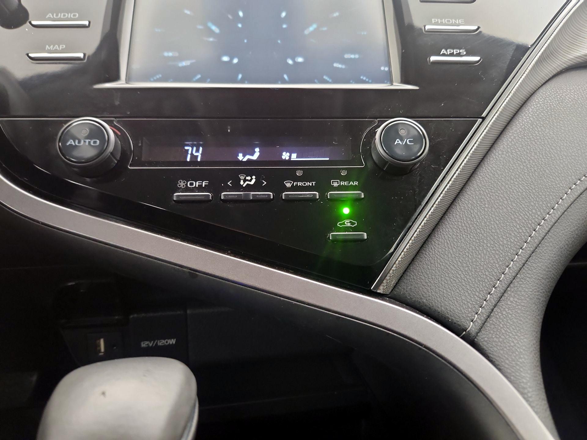 Thumbnail: 2019 Toyota Camry - 16