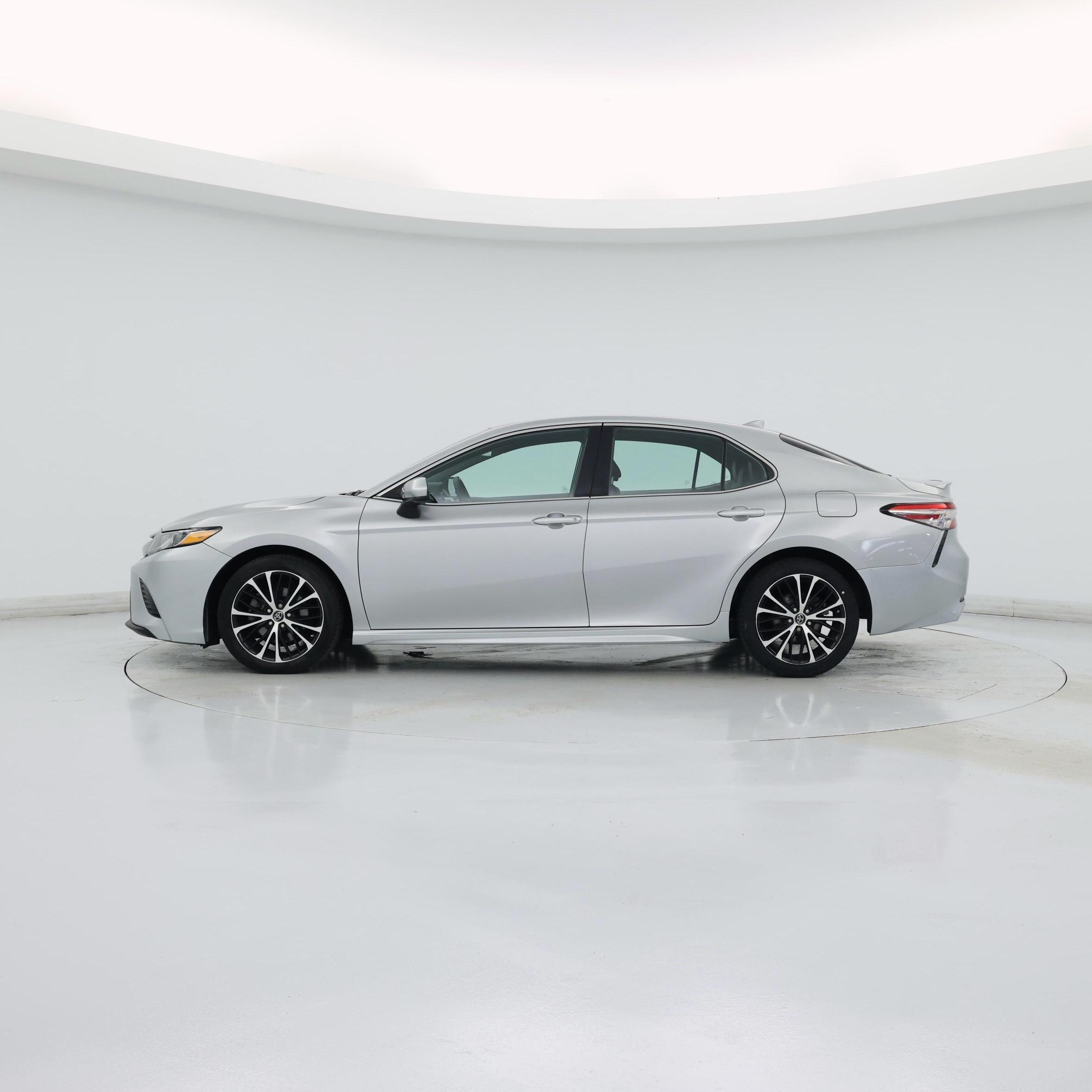 Thumbnail: 2019 Toyota Camry - 3