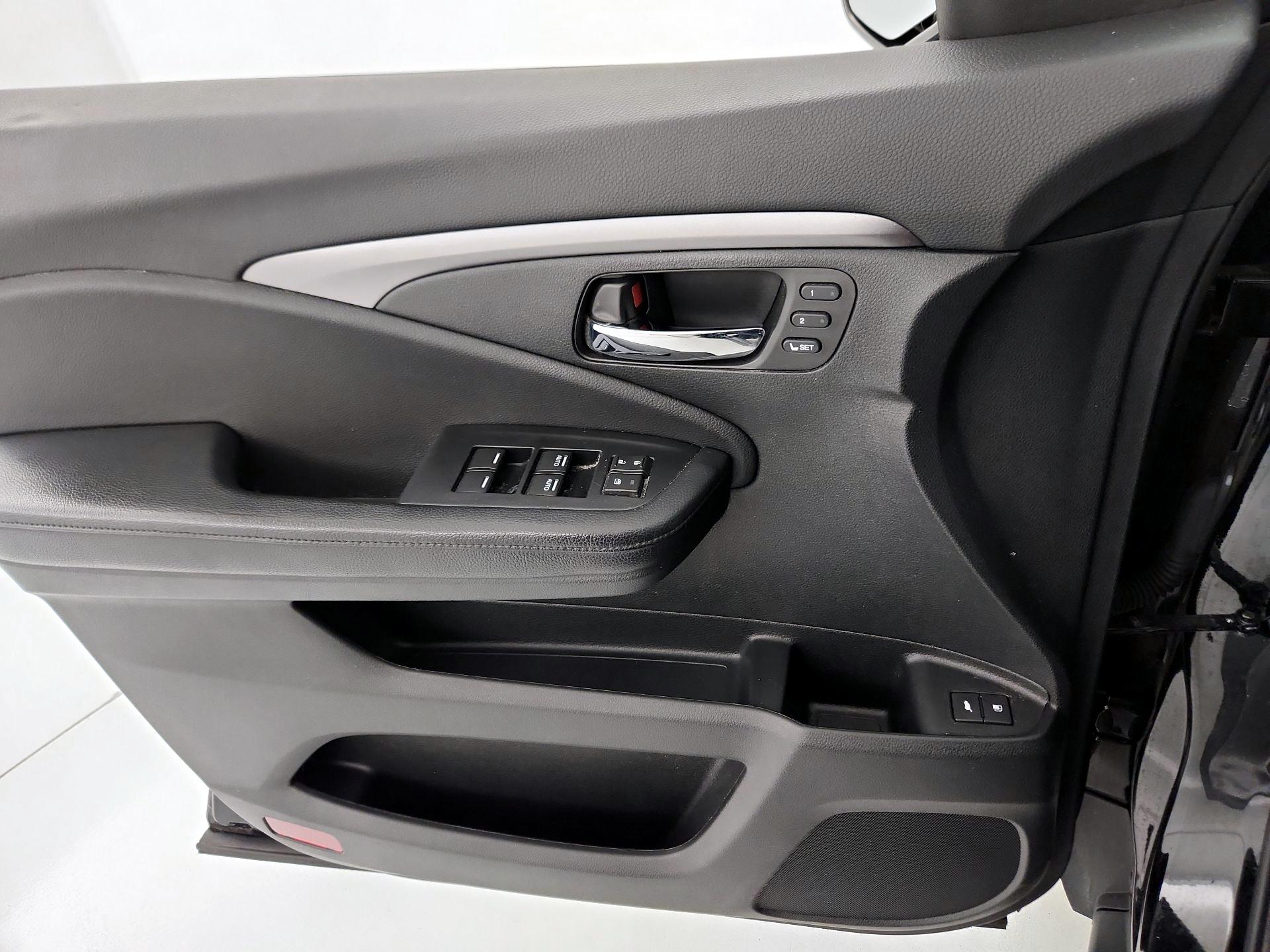 Thumbnail: 2019 Honda Pilot - 12