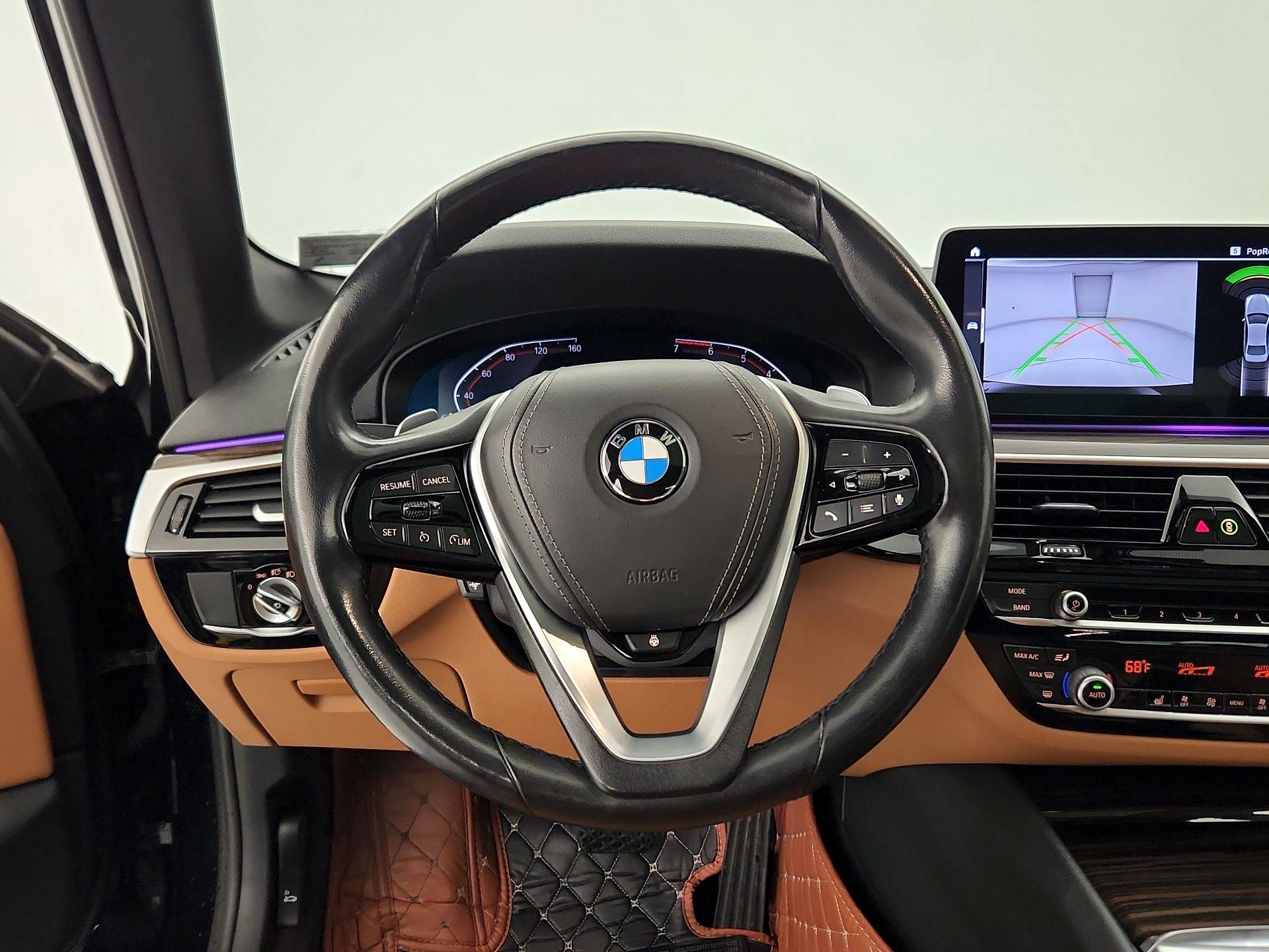 Thumbnail: 2021 BMW 5 Series - 10