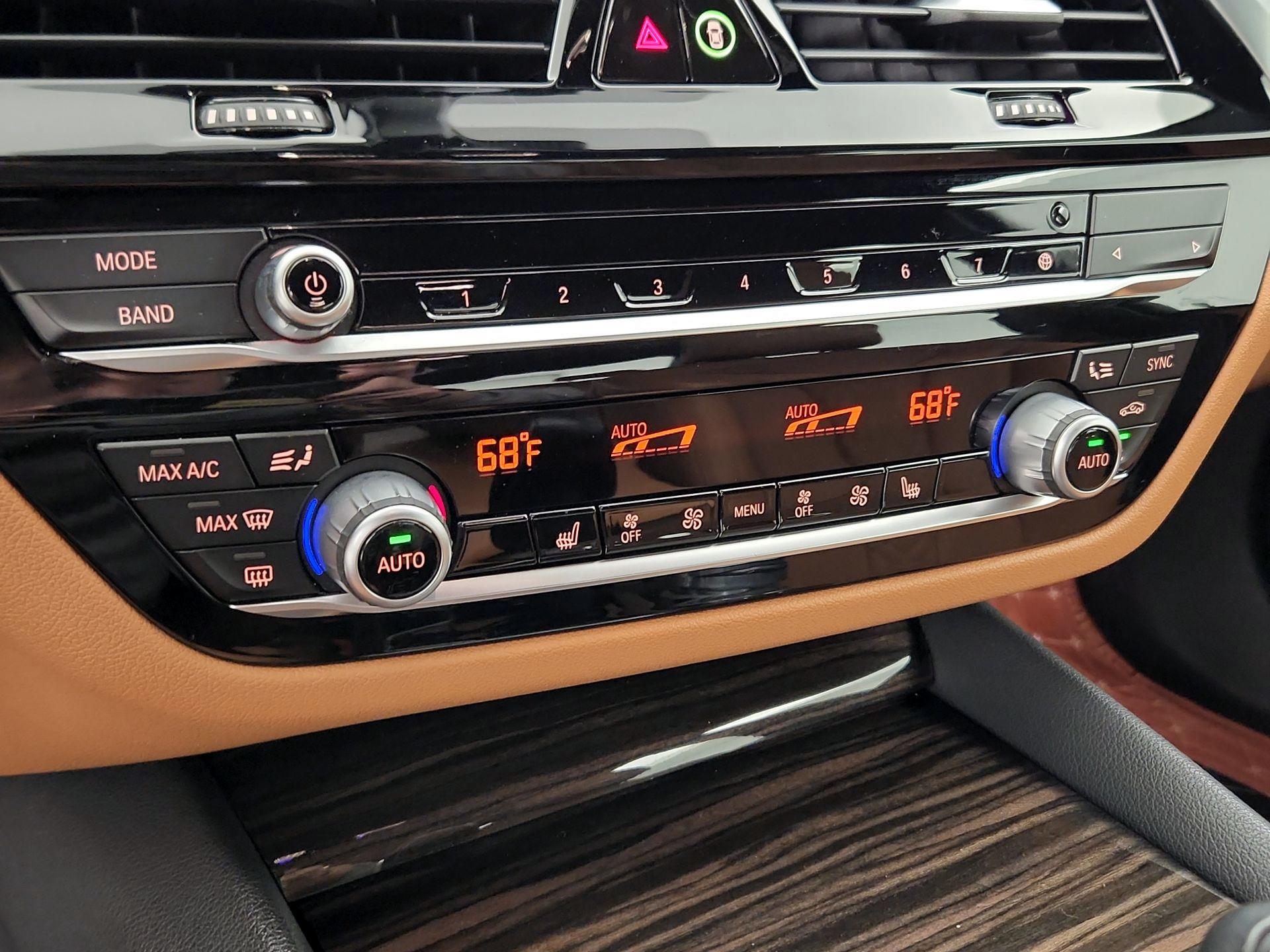 Thumbnail: 2021 BMW 5 Series - 16