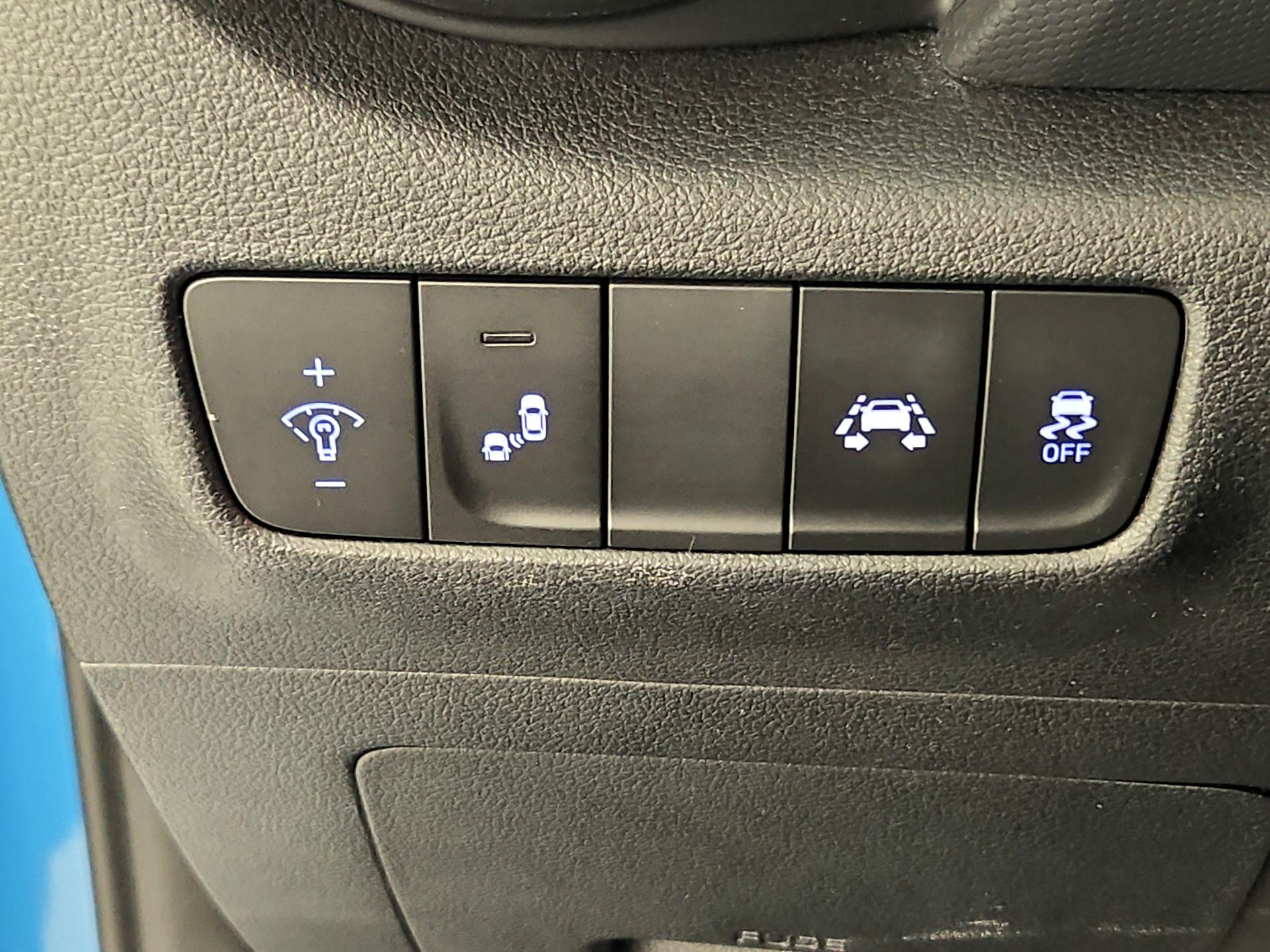 Thumbnail: 2020 Hyundai Kona - 13