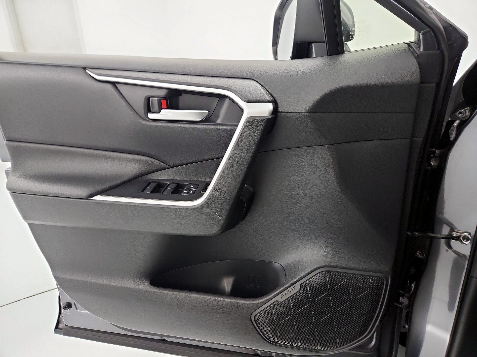 Thumbnail: 2019 Toyota RAV4 - 12