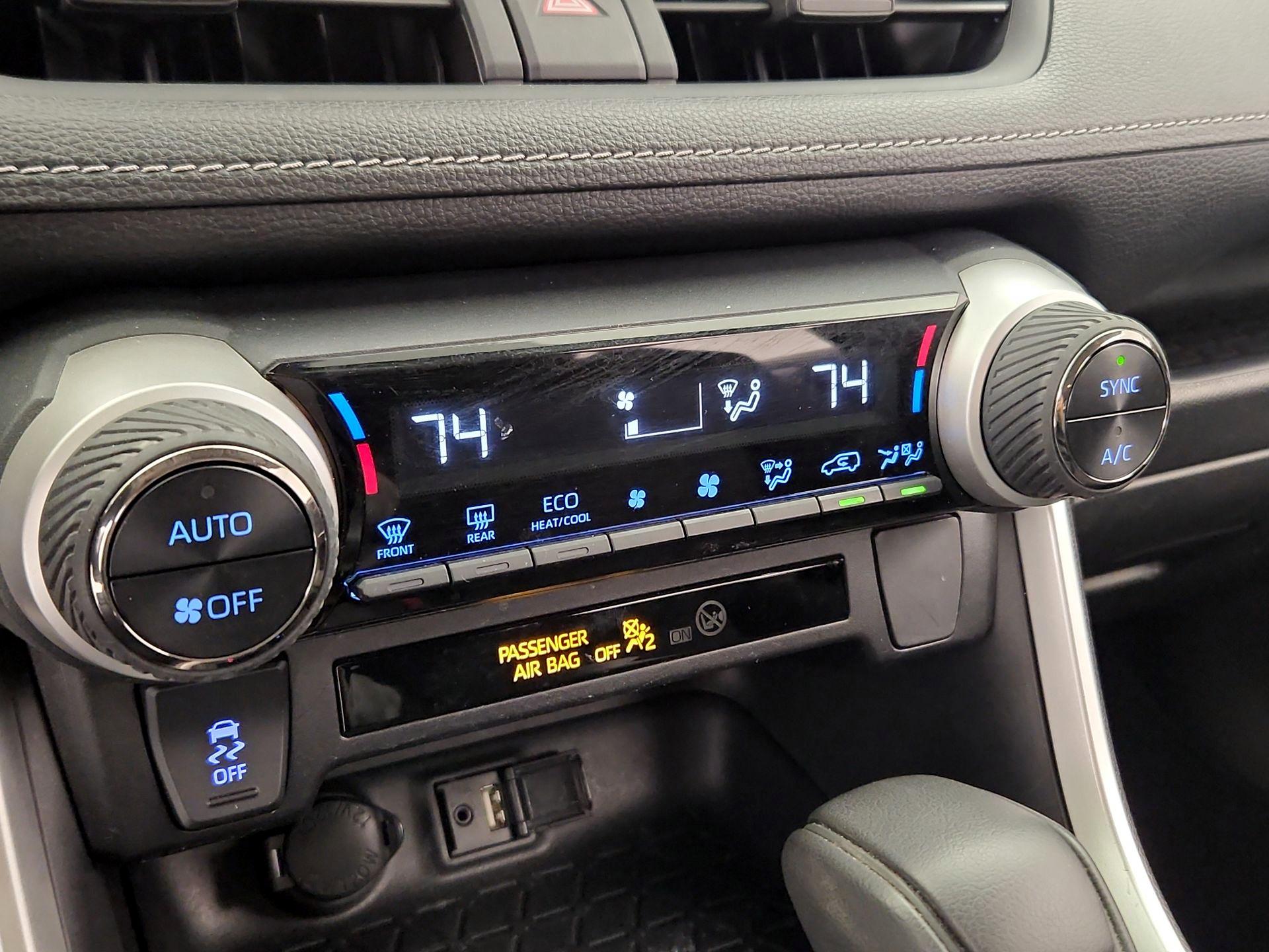 Thumbnail: 2019 Toyota RAV4 - 16