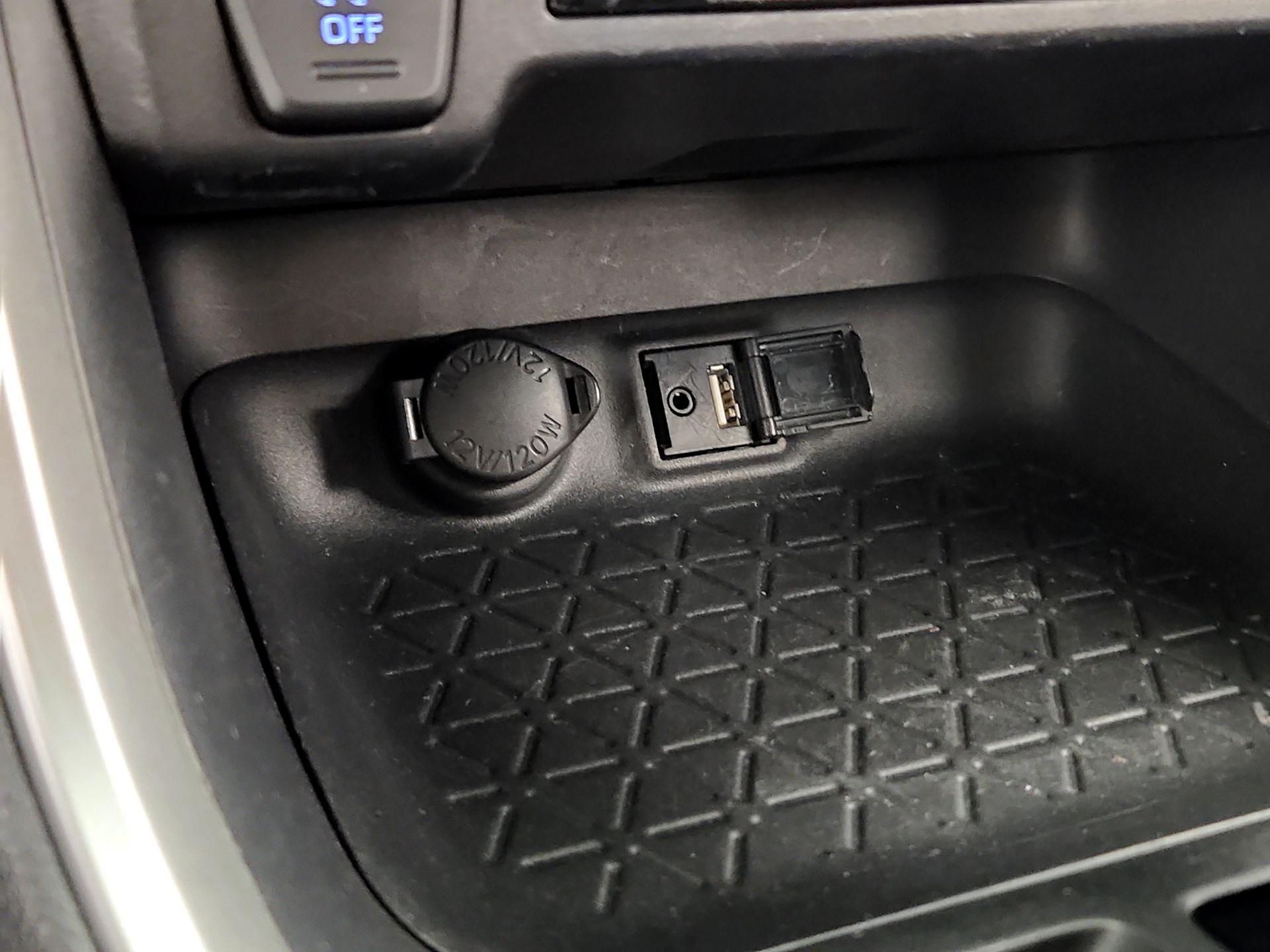 Thumbnail: 2019 Toyota RAV4 - 18