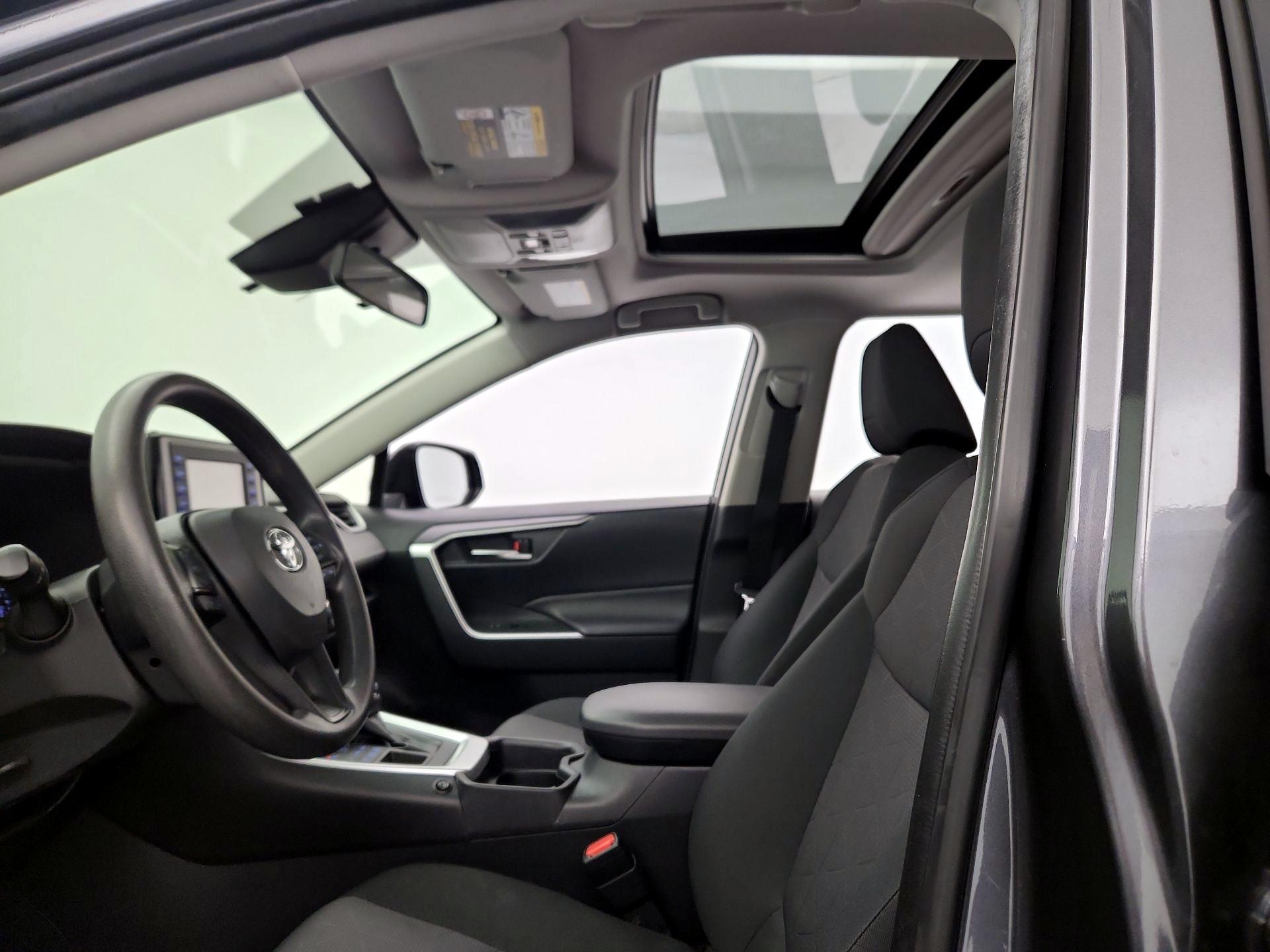 Thumbnail: 2019 Toyota RAV4 - 19