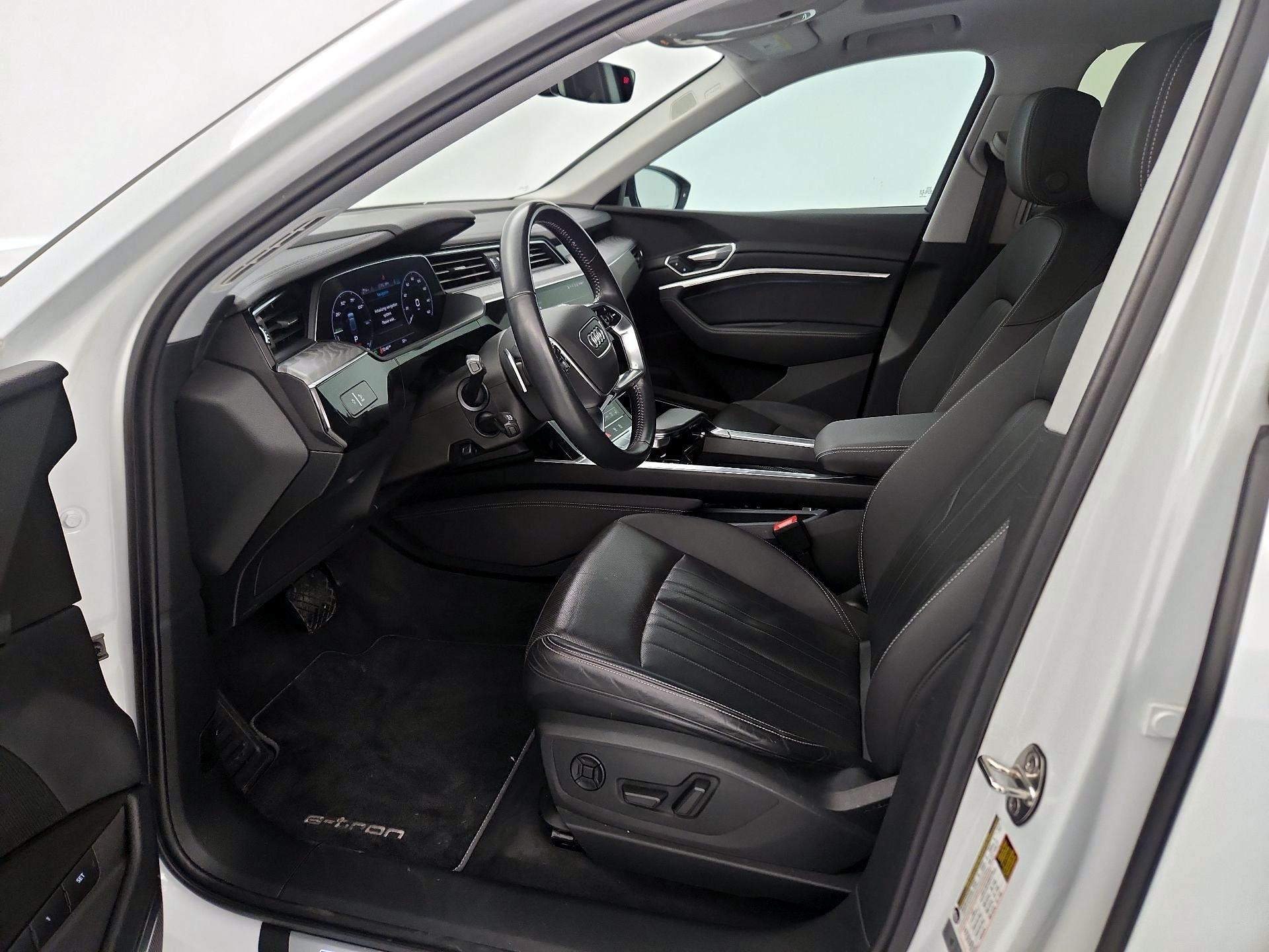 Thumbnail: 2021 Audi e-tron - 11