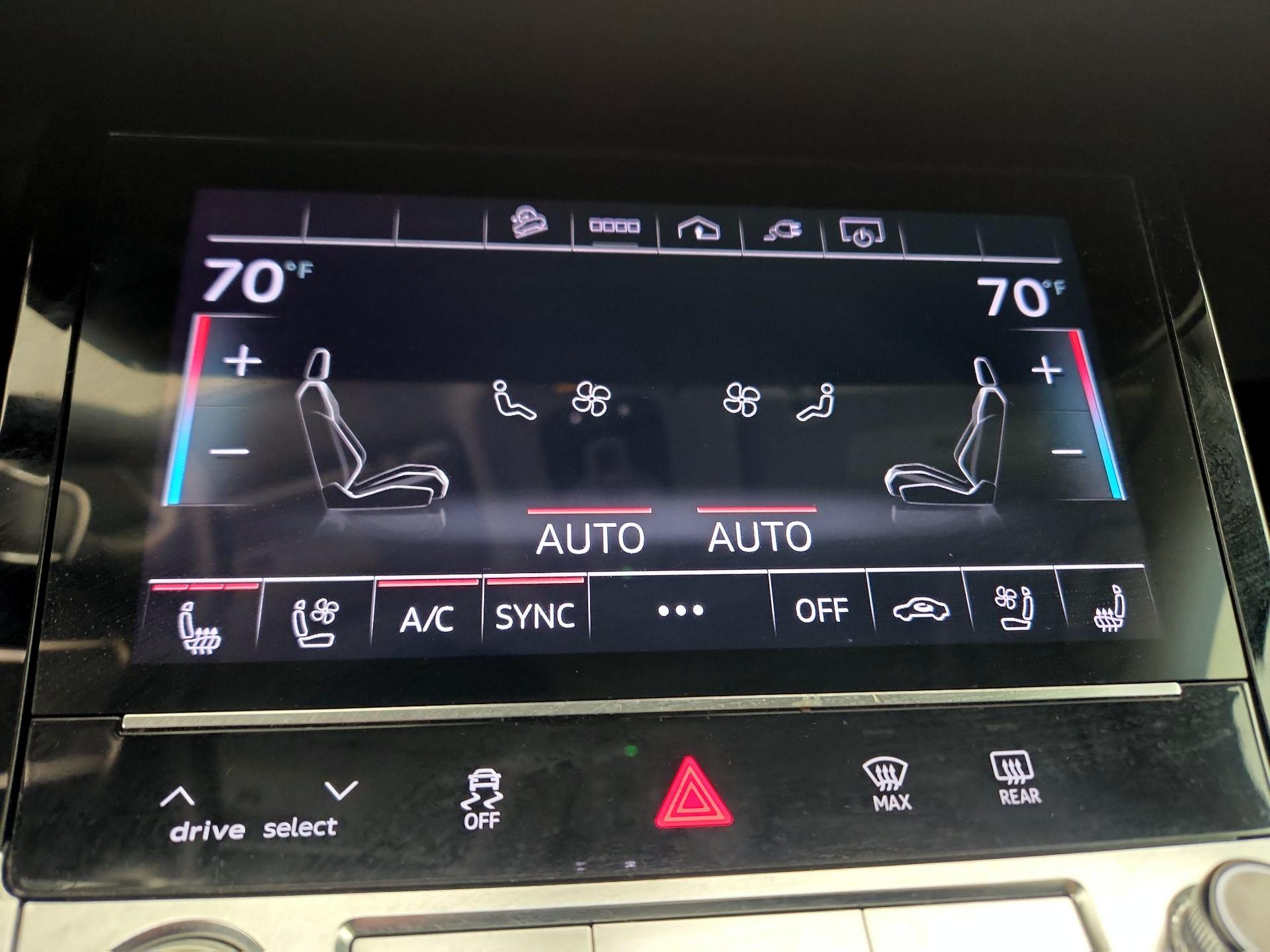 Thumbnail: 2021 Audi e-tron - 16