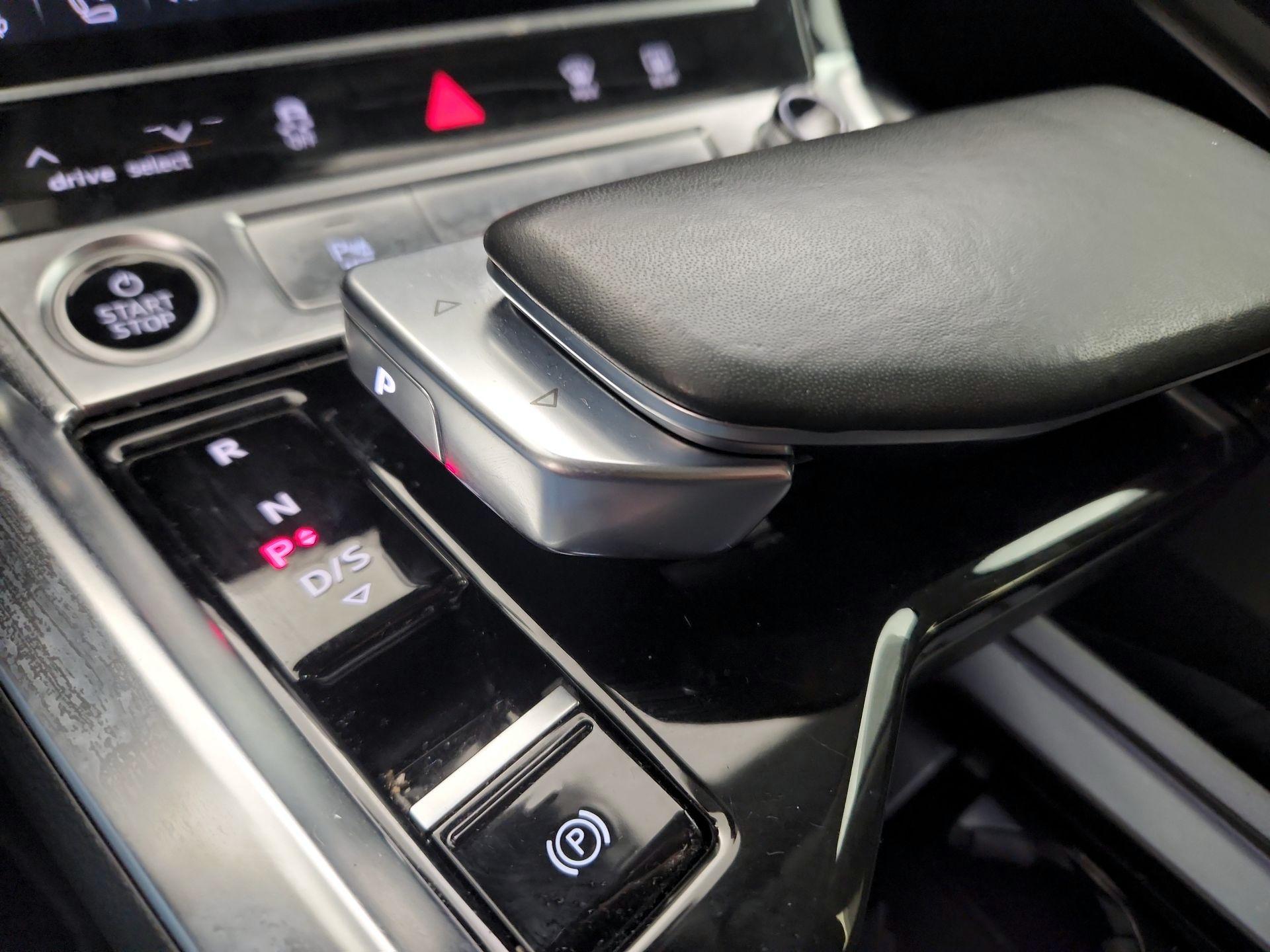 Thumbnail: 2021 Audi e-tron - 17