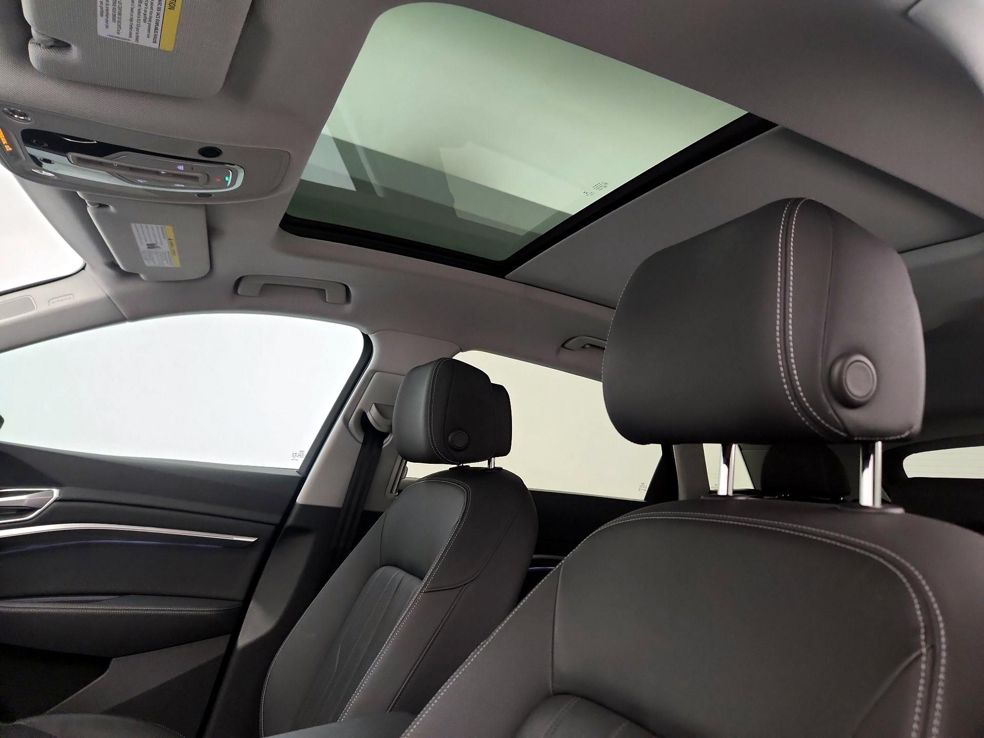 Thumbnail: 2021 Audi e-tron - 19