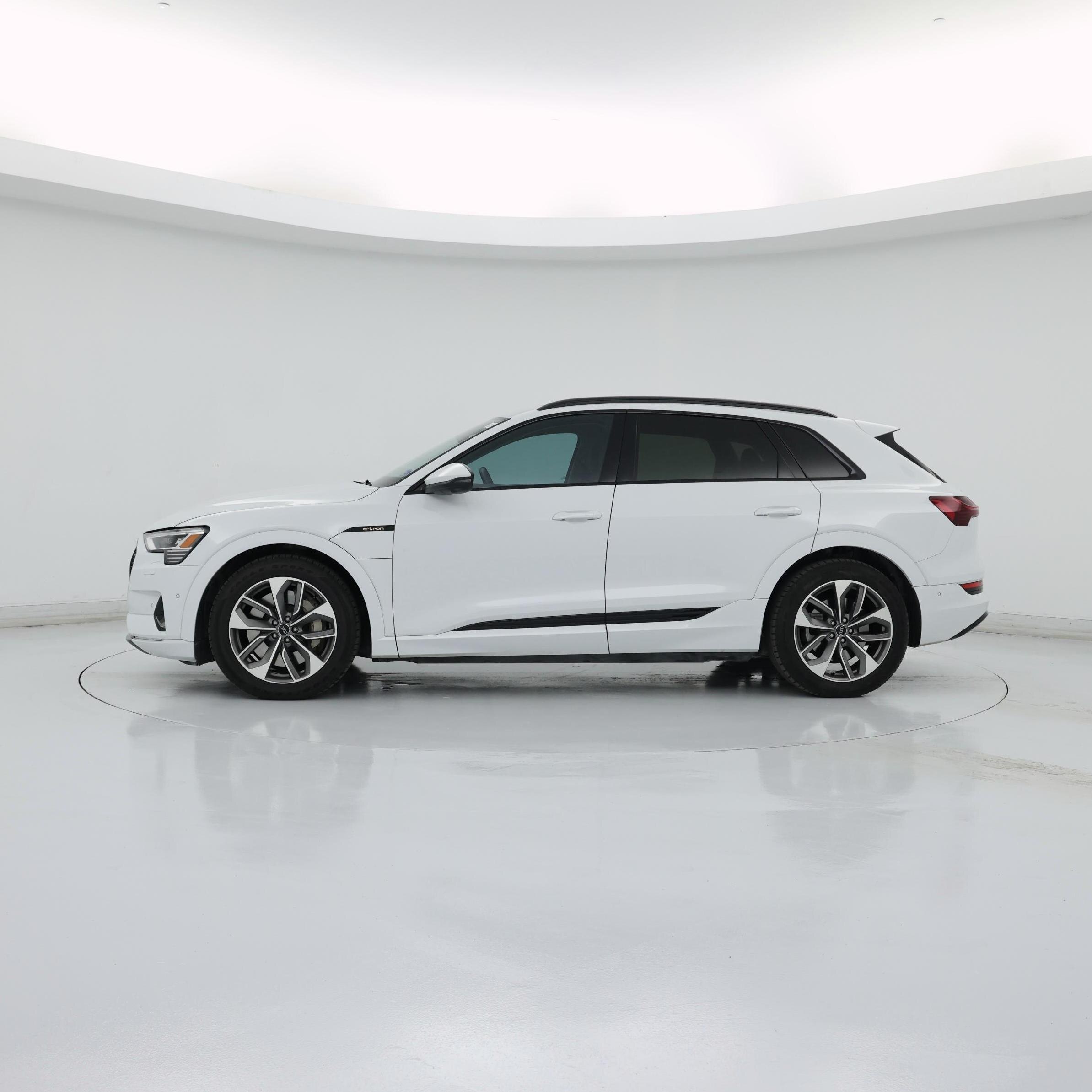 Thumbnail: 2021 Audi e-tron - 3