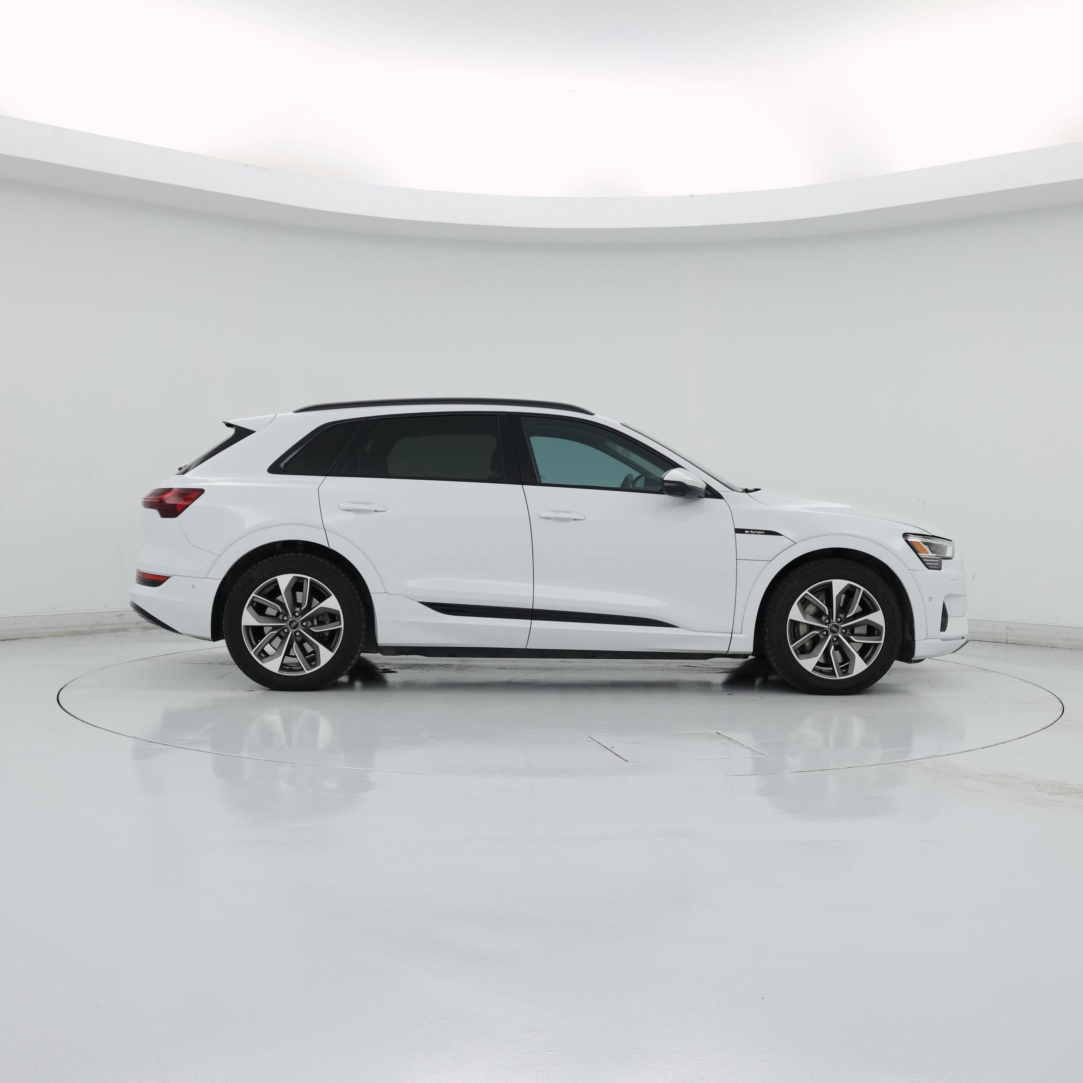 Thumbnail: 2021 Audi e-tron - 7