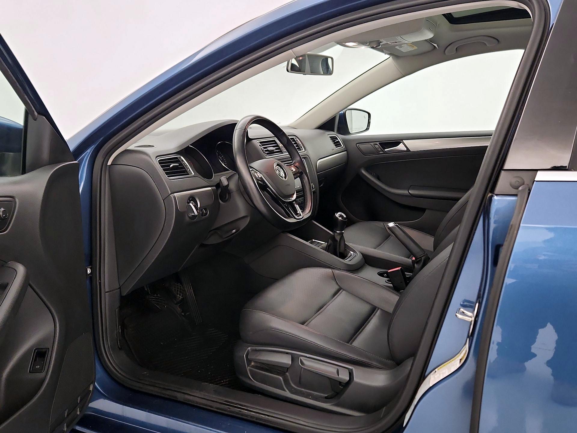 Thumbnail: 2017 Volkswagen Jetta - 11