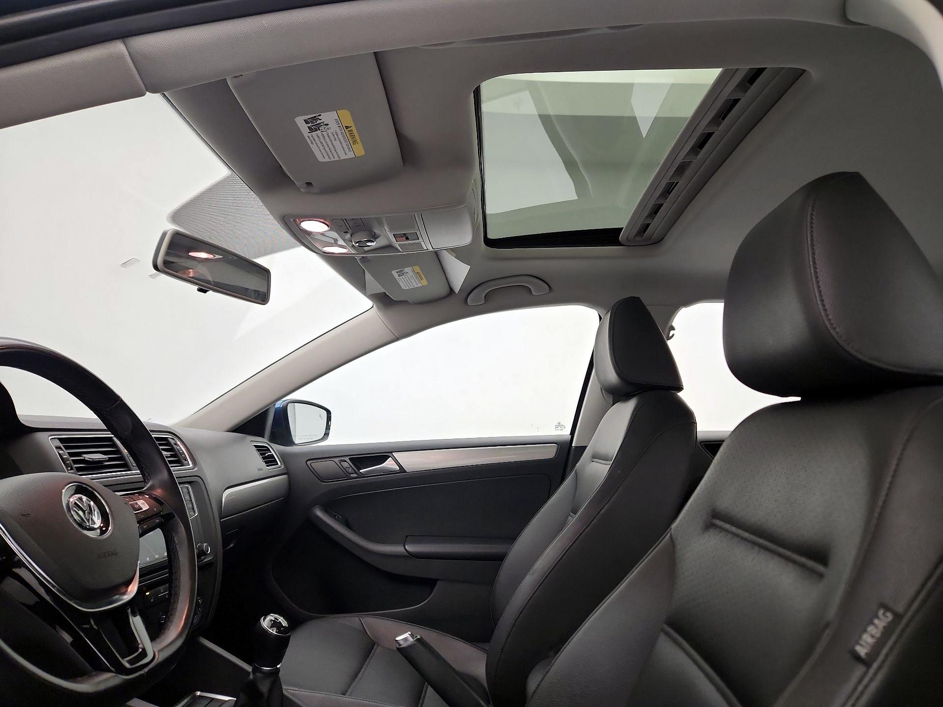 Thumbnail: 2017 Volkswagen Jetta - 18