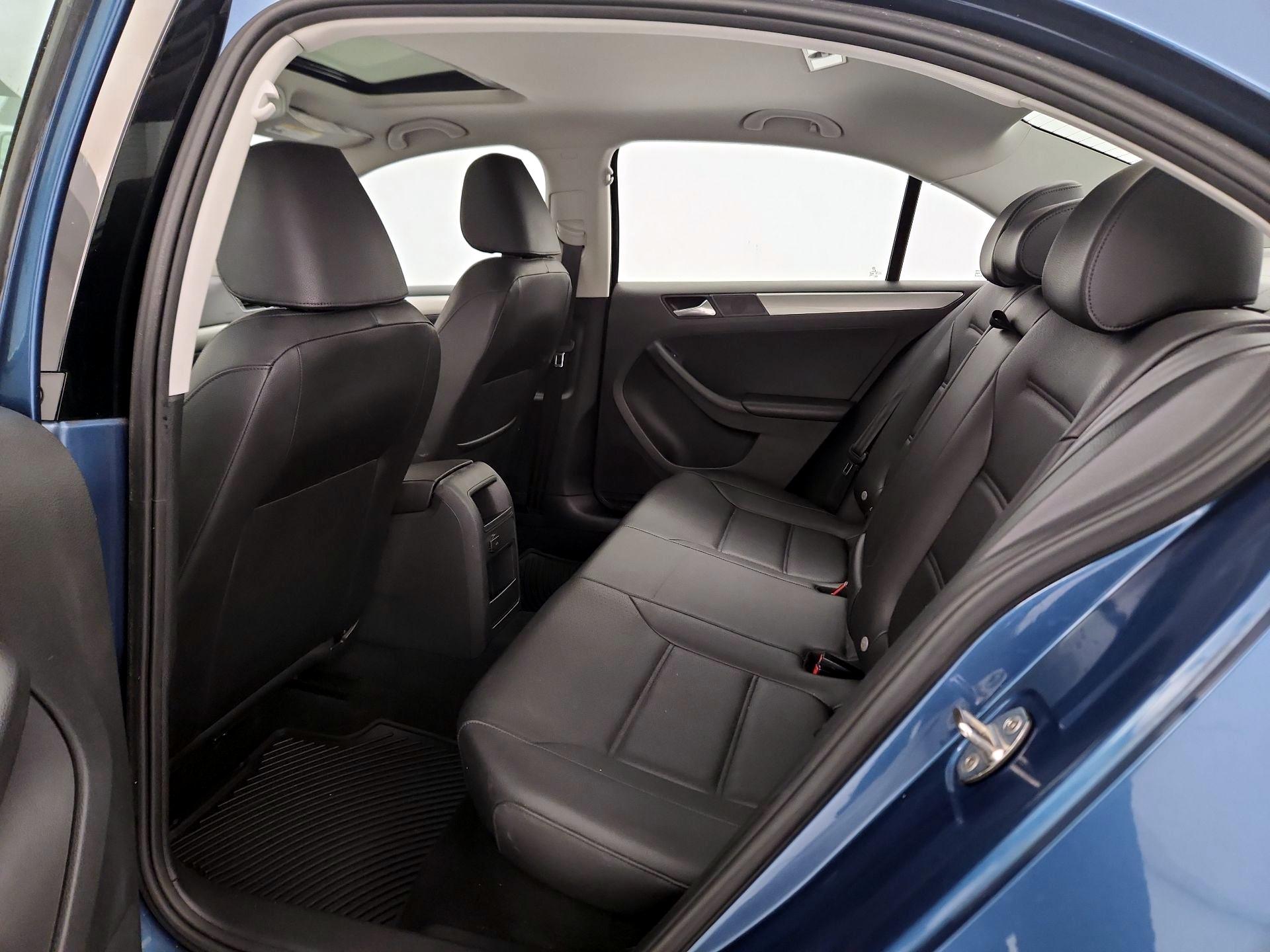 Thumbnail: 2017 Volkswagen Jetta - 19