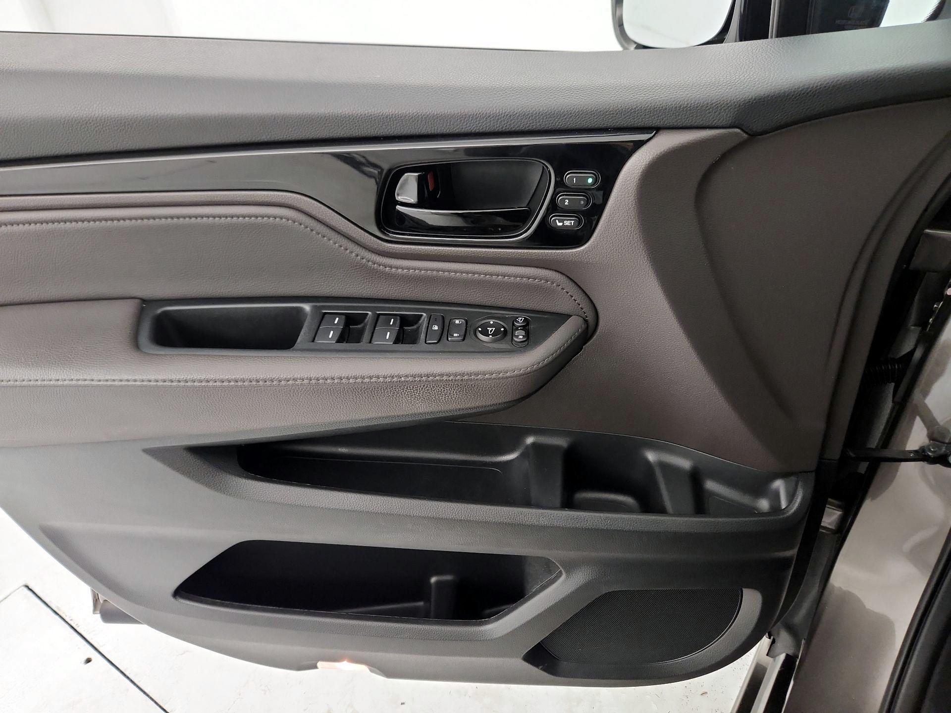 Thumbnail: 2019 Honda Odyssey - 12
