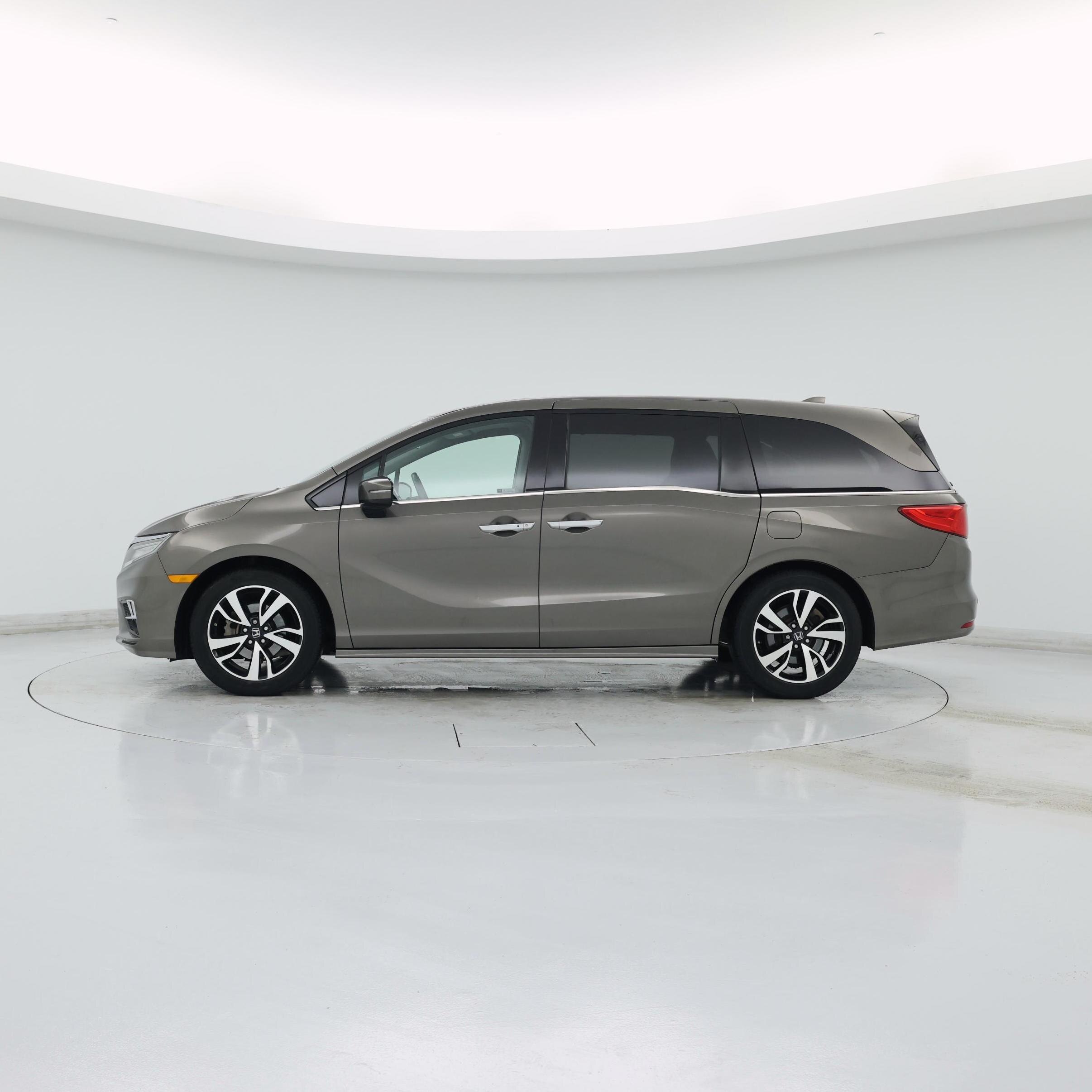 Thumbnail: 2019 Honda Odyssey - 3
