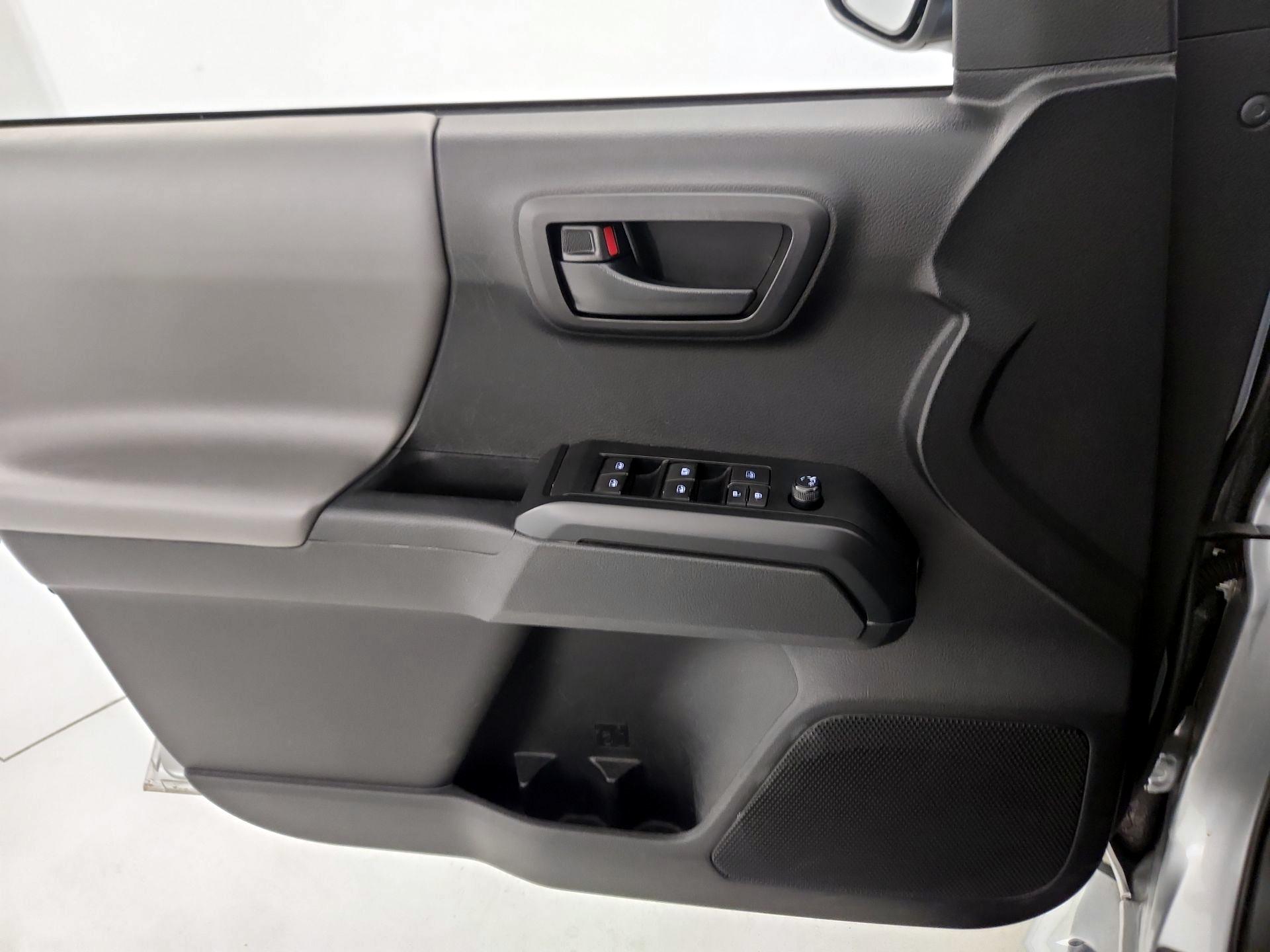 Thumbnail: 2022 Toyota Tacoma - 12