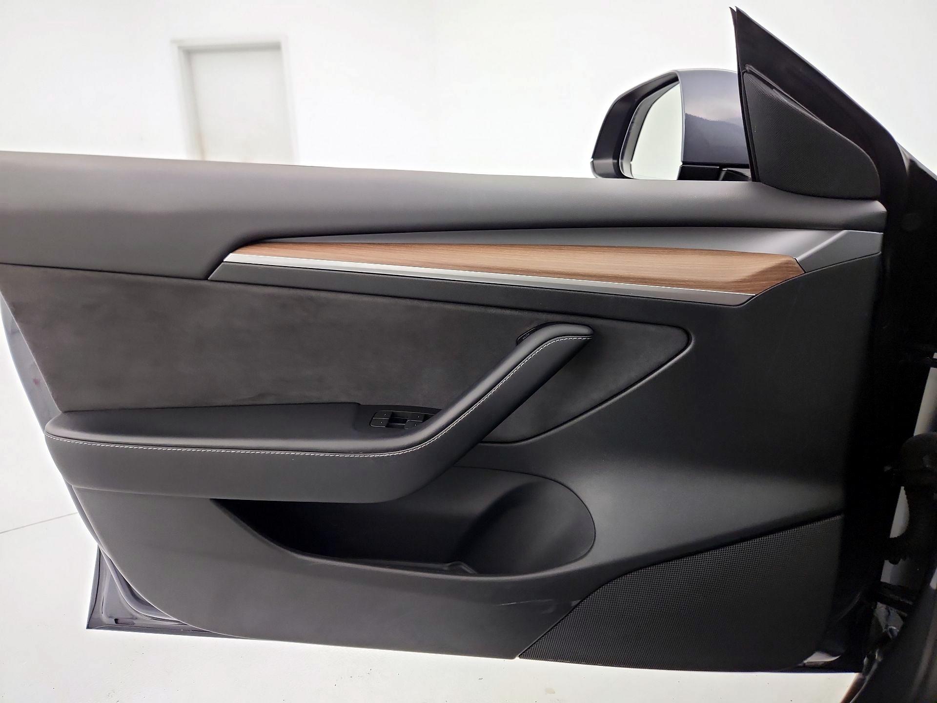 Thumbnail: 2023 Tesla Model 3 - 12