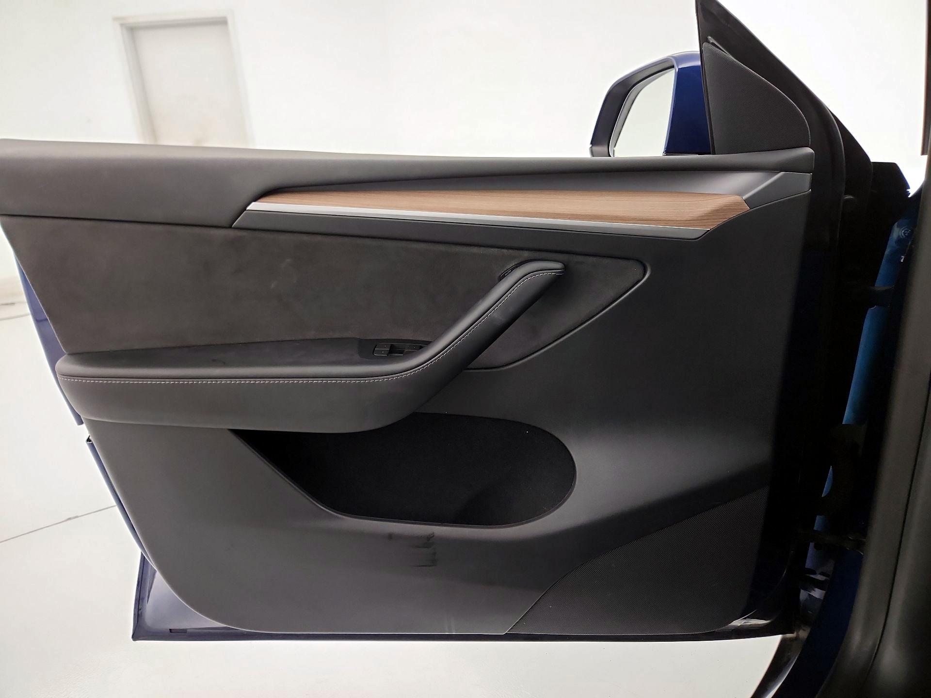 Thumbnail: 2023 Tesla Model Y - 12