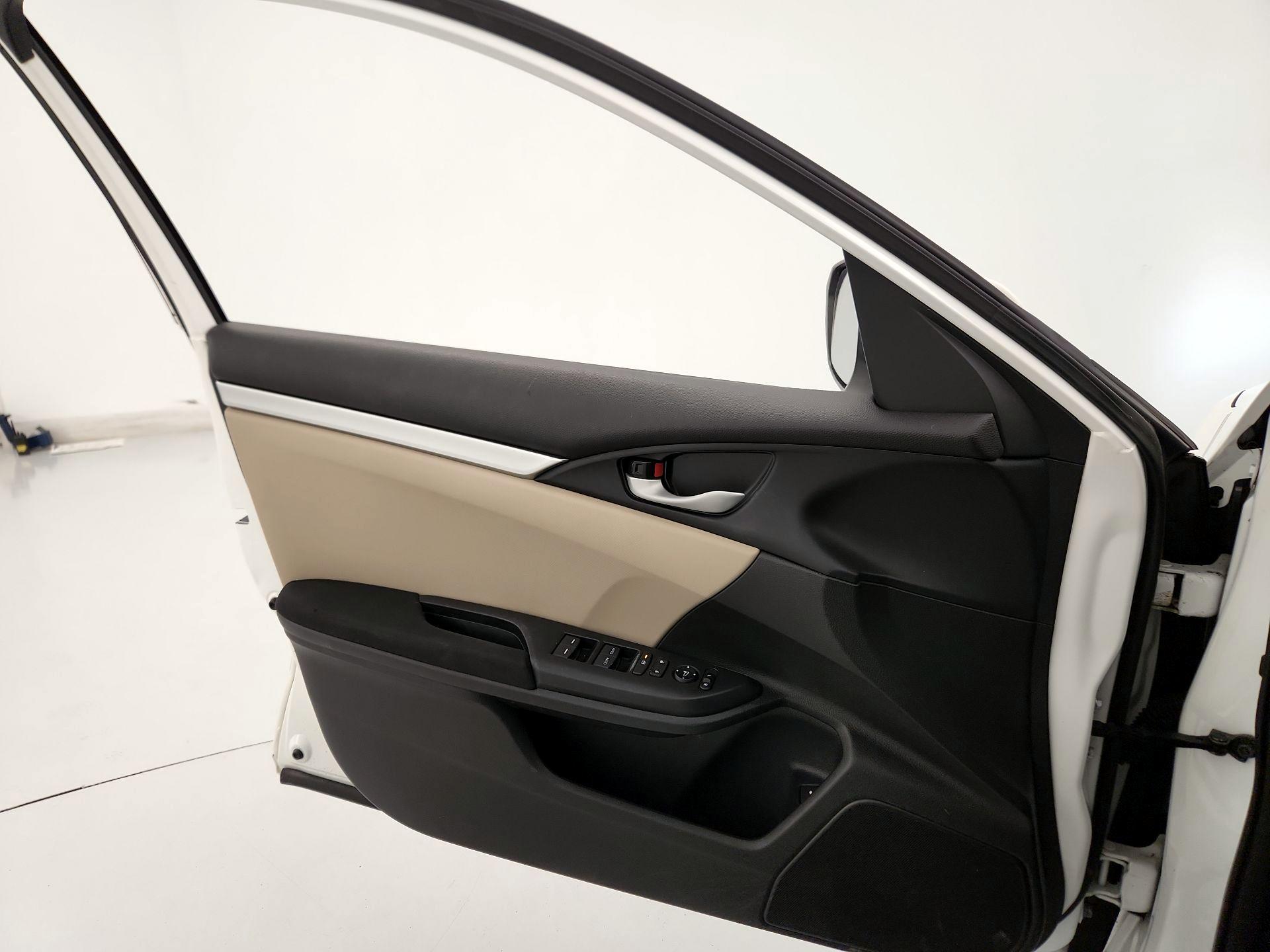 Thumbnail: 2016 Honda Civic - 12