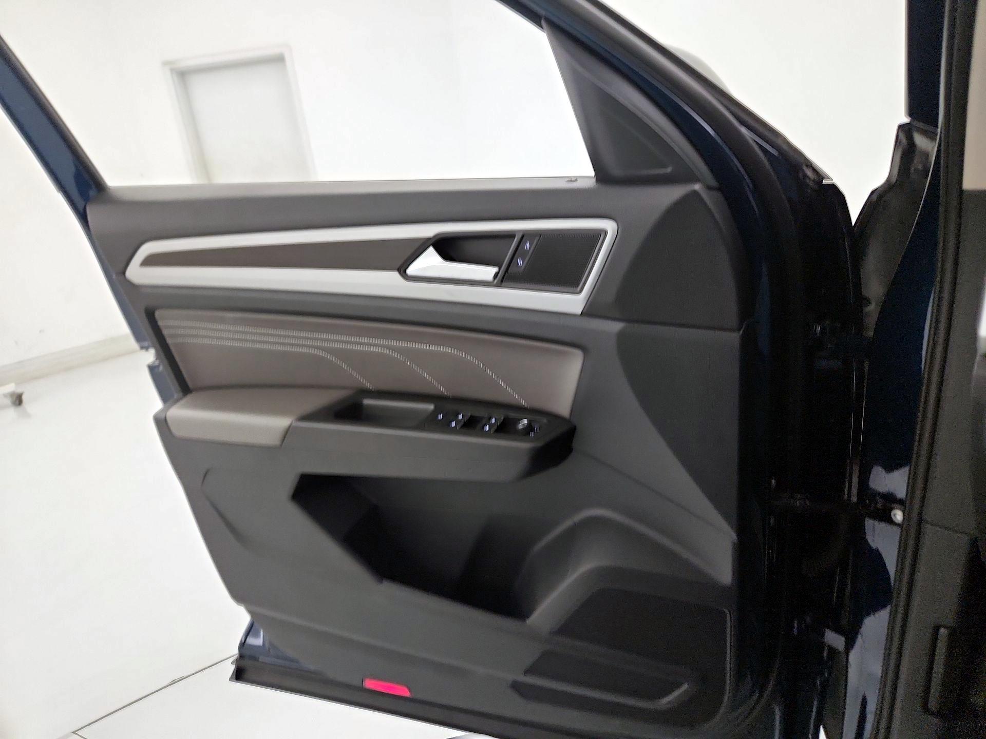 Thumbnail: 2022 Volkswagen Atlas - 12