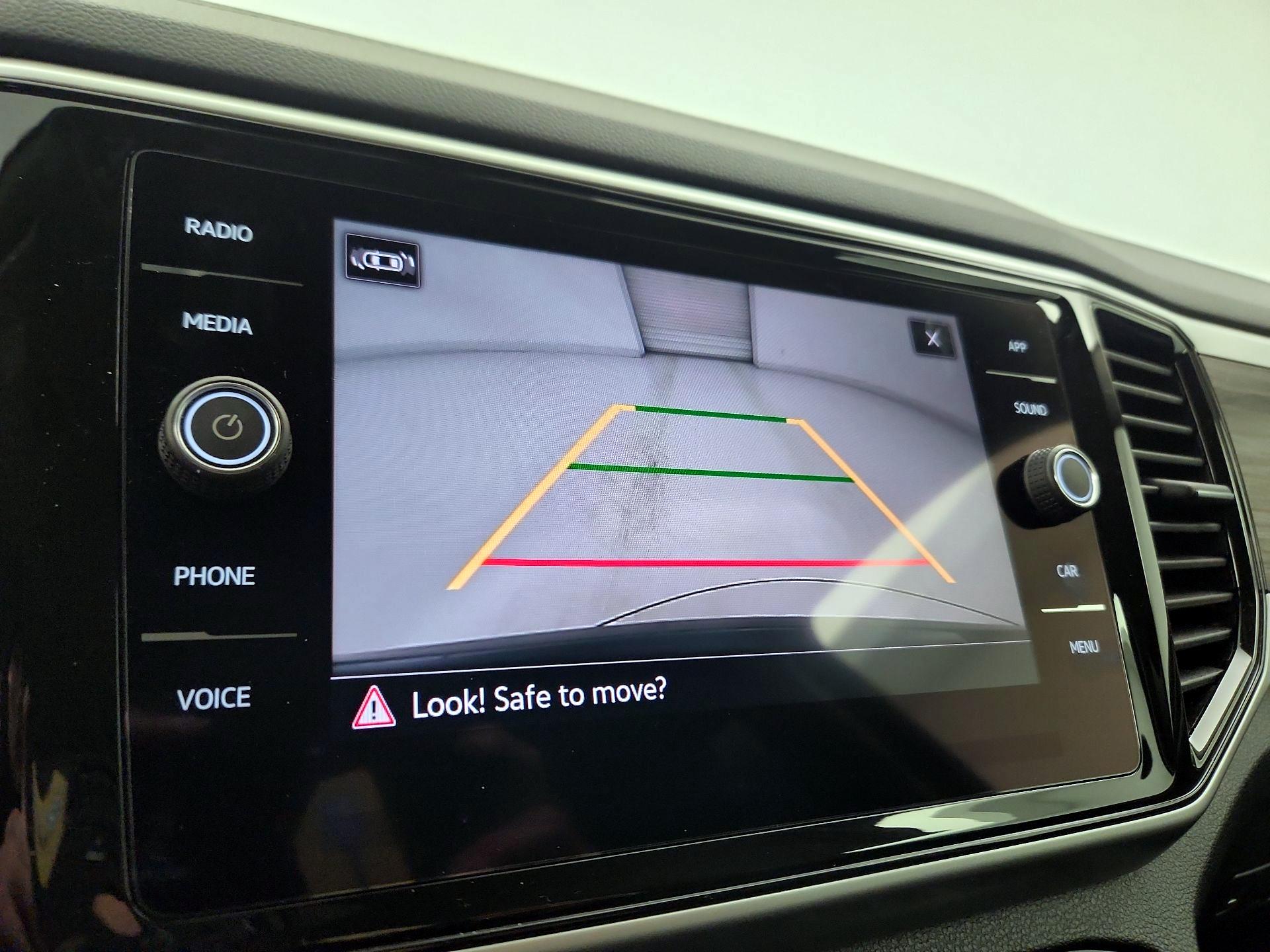 Thumbnail: 2022 Volkswagen Atlas - 14