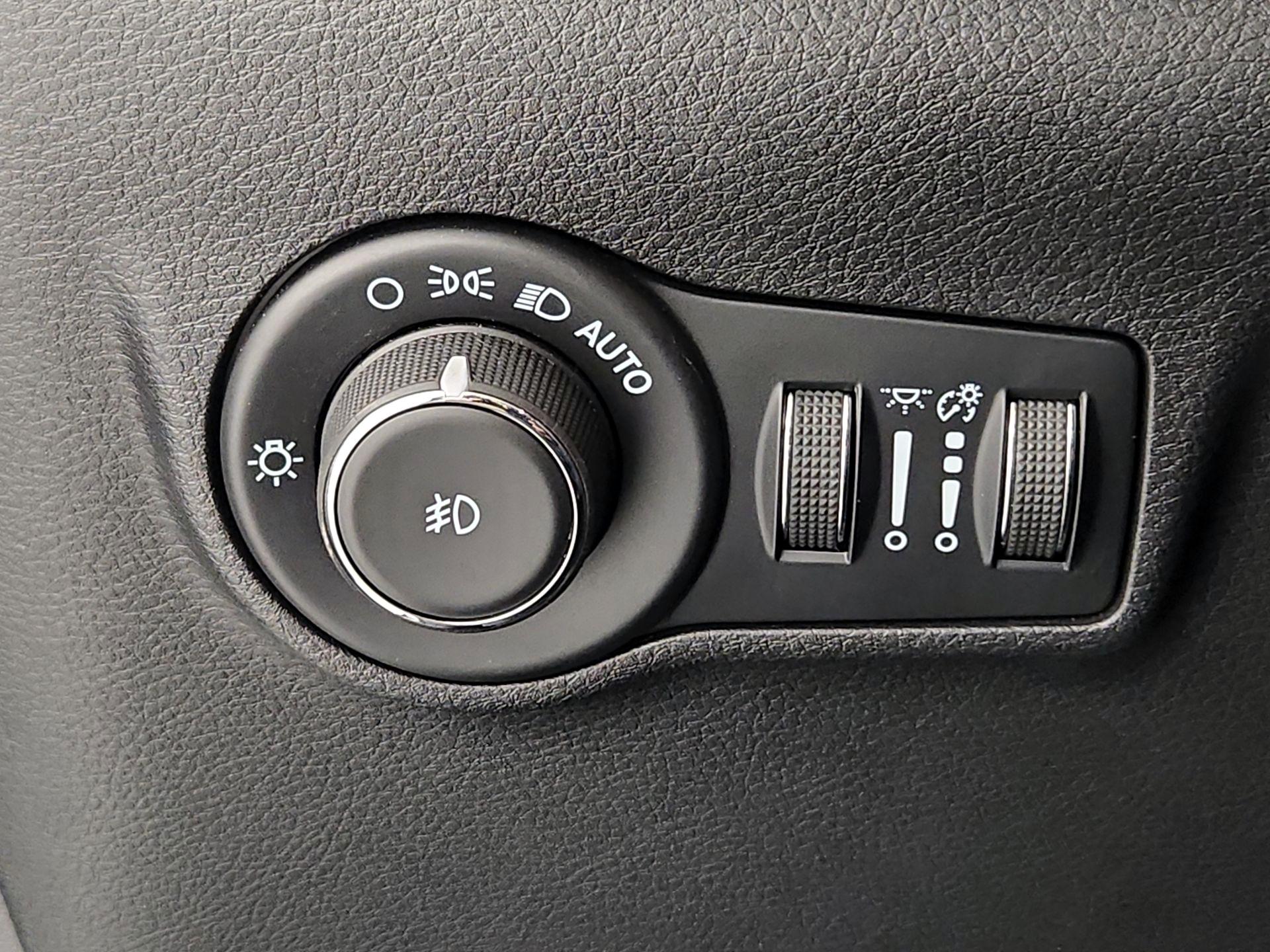 Thumbnail: 2022 Jeep Compass - 13