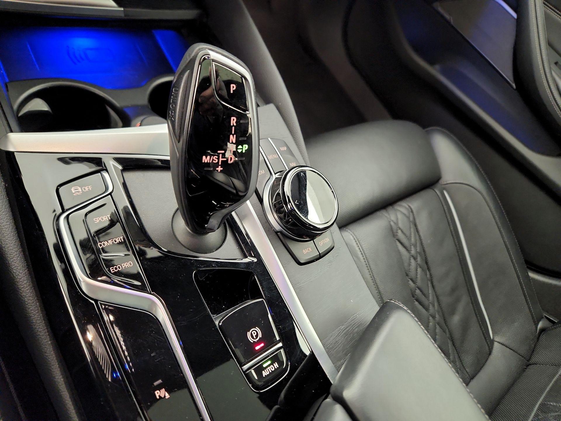 Thumbnail: 2022 BMW 5 Series - 18