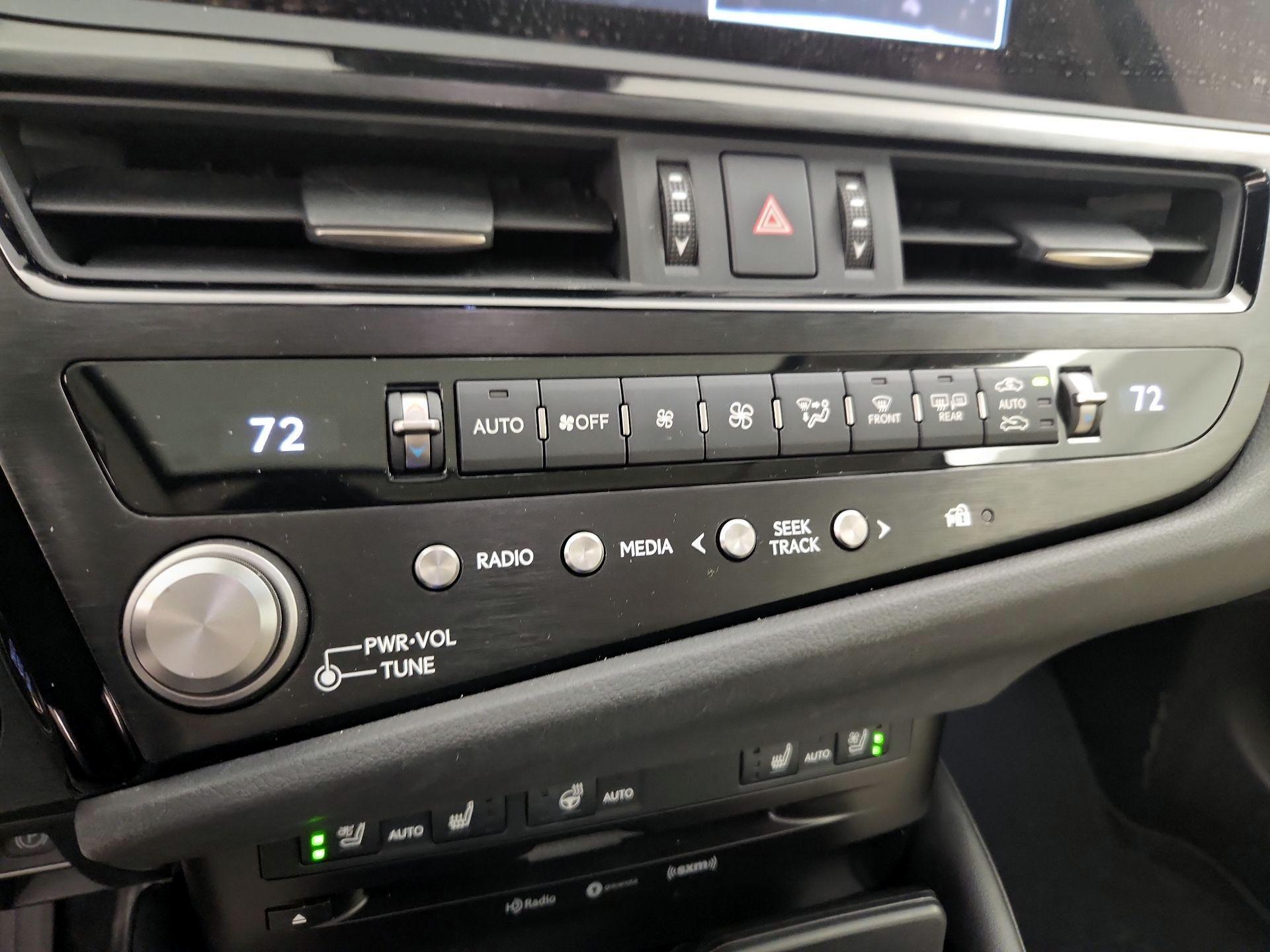 Thumbnail: 2022 Lexus ES - 15